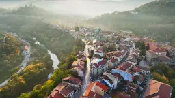 Twee verdiepingen woning met 700 m² grond en bijgebouwen in Nikolaevo, nabij Veliko Tarnovo - Bulgarije