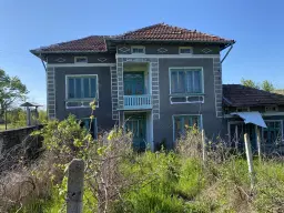 Twee verdiepingen woning met 690 m² grond en bijgebouwen in Dolna Lipnitsa, Veliko Tarnovo - Bulgarije