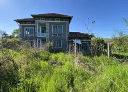 Twee verdiepingen woning met 690 m² grond en bijgebouwen in Dolna Lipnitsa, Veliko Tarnovo - Bulgarije