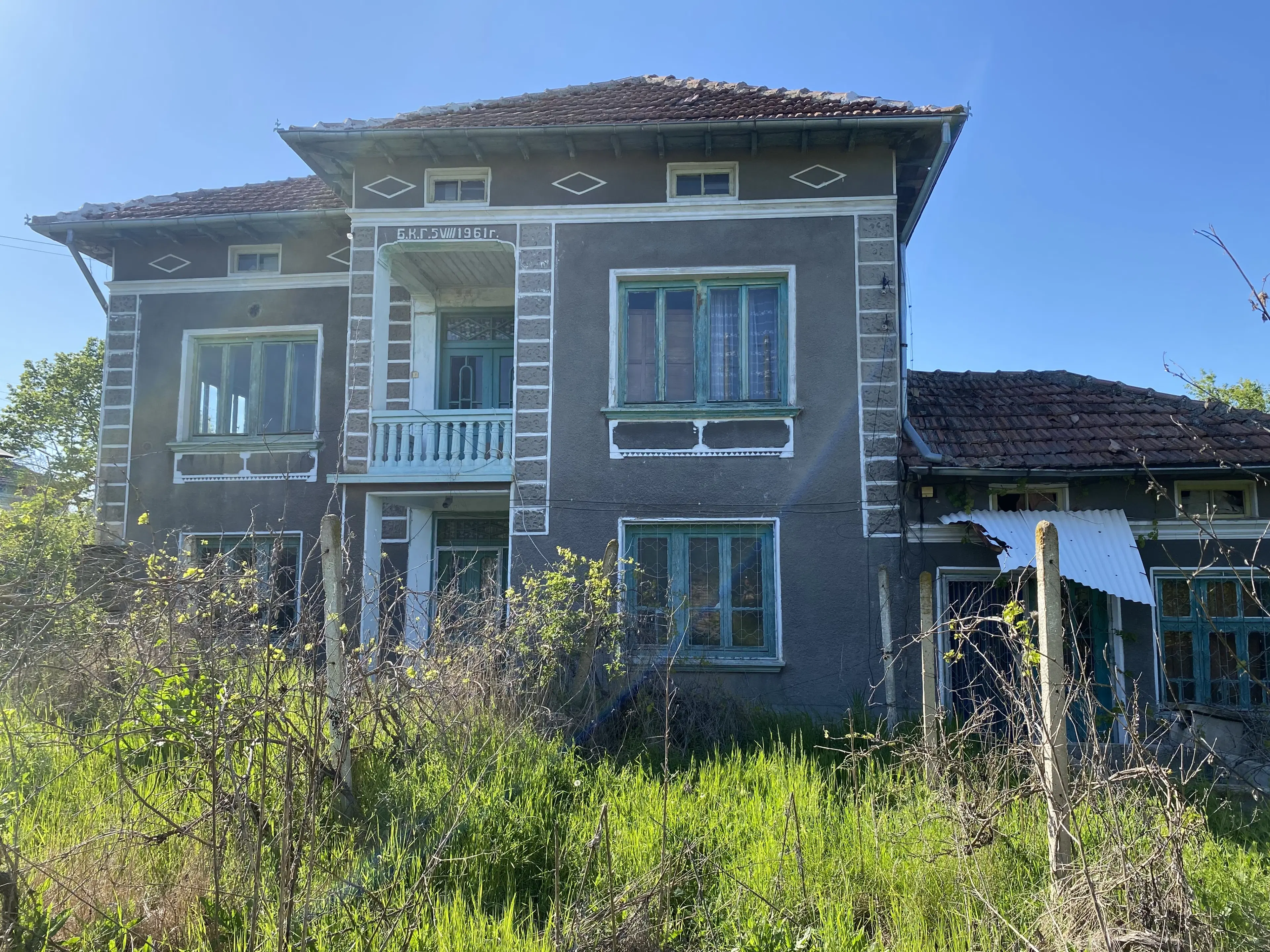 Twee verdiepingen woning met 690 m² grond en bijgebouwen in Dolna Lipnitsa, Veliko Tarnovo - Bulgarije