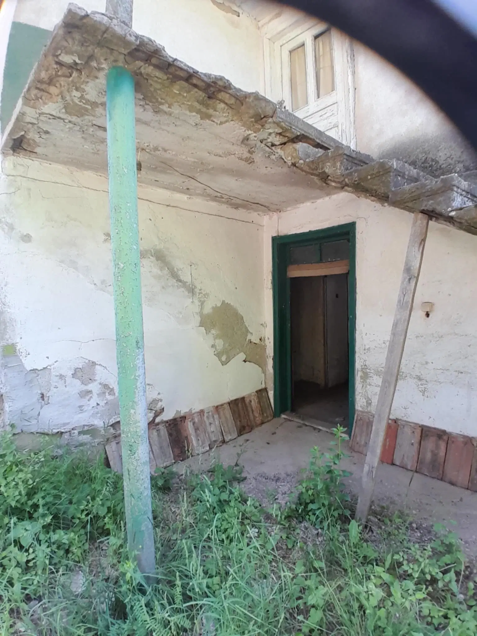 Lion's huis, bijgebouw en 1.050 m² grond in Rakovitsa, Vidin - Bulgarije