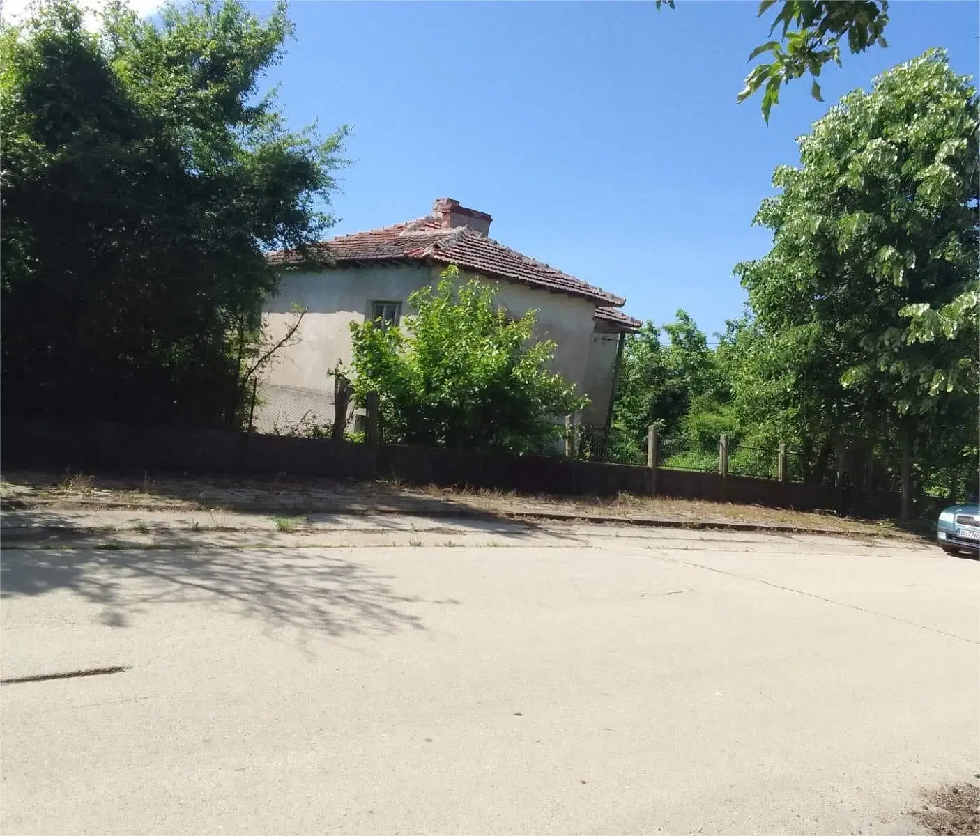 Lion's huis, bijgebouw en 1.050 m² grond in Rakovitsa, Vidin - Bulgarije