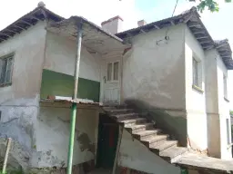 Lion's huis, bijgebouw en 1.050 m² grond in Rakovitsa, Vidin - Bulgarije