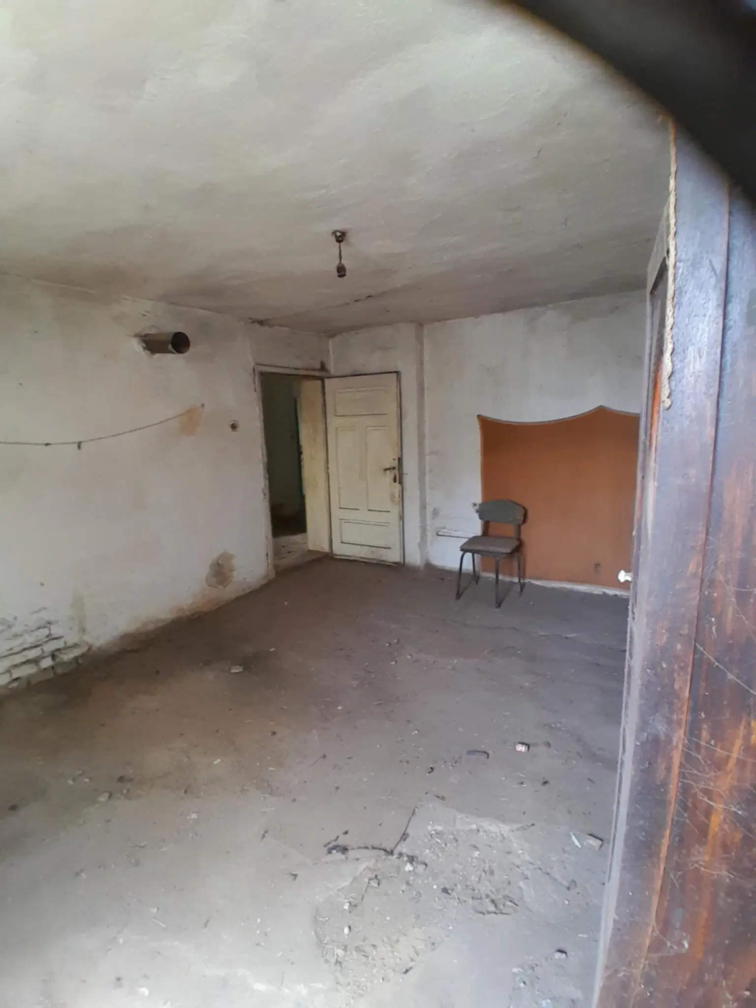 Lion's huis, bijgebouw en 1.050 m² grond in Rakovitsa, Vidin - Bulgarije