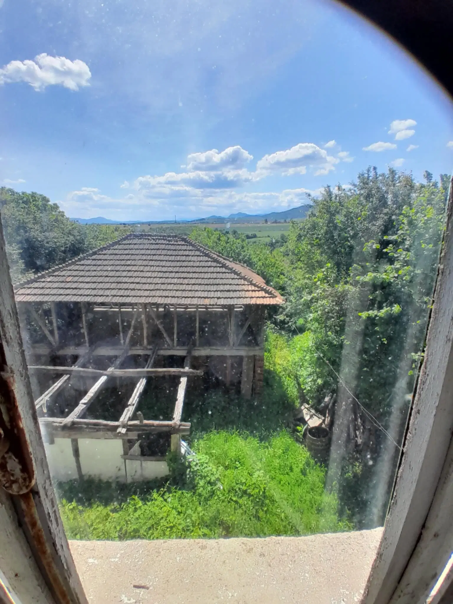 Lion's huis, bijgebouw en 1.050 m² grond in Rakovitsa, Vidin - Bulgarije
