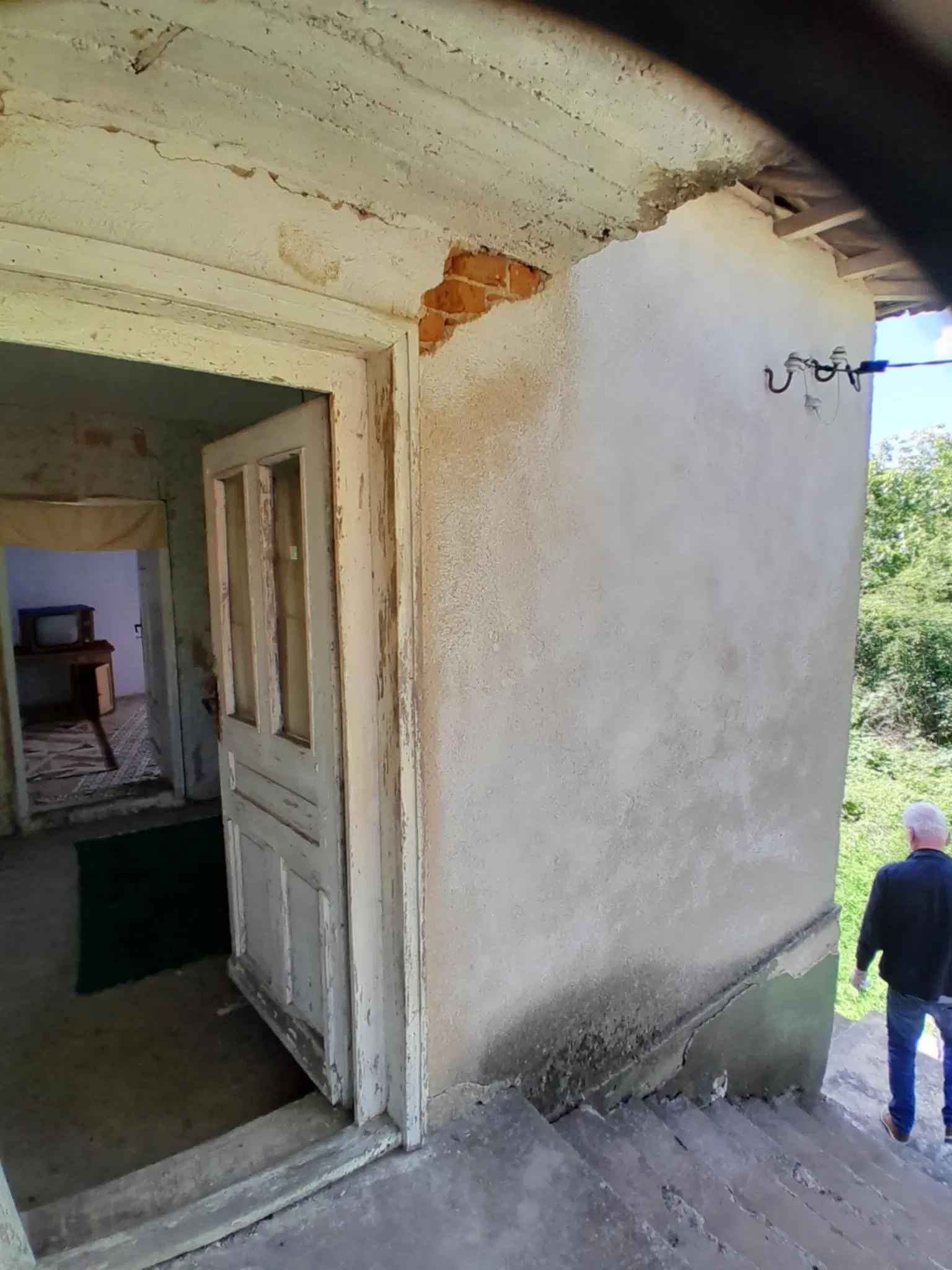 Lion's huis, bijgebouw en 1.050 m² grond in Rakovitsa, Vidin - Bulgarije