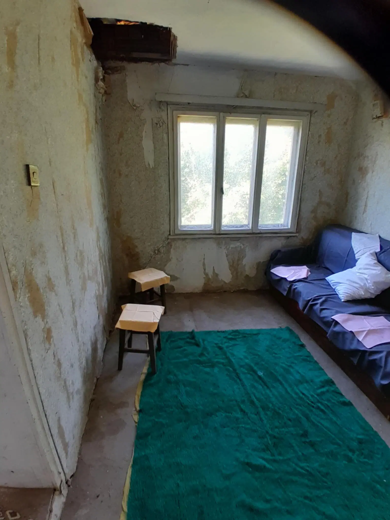 Lion's huis, bijgebouw en 1.050 m² grond in Rakovitsa, Vidin - Bulgarije
