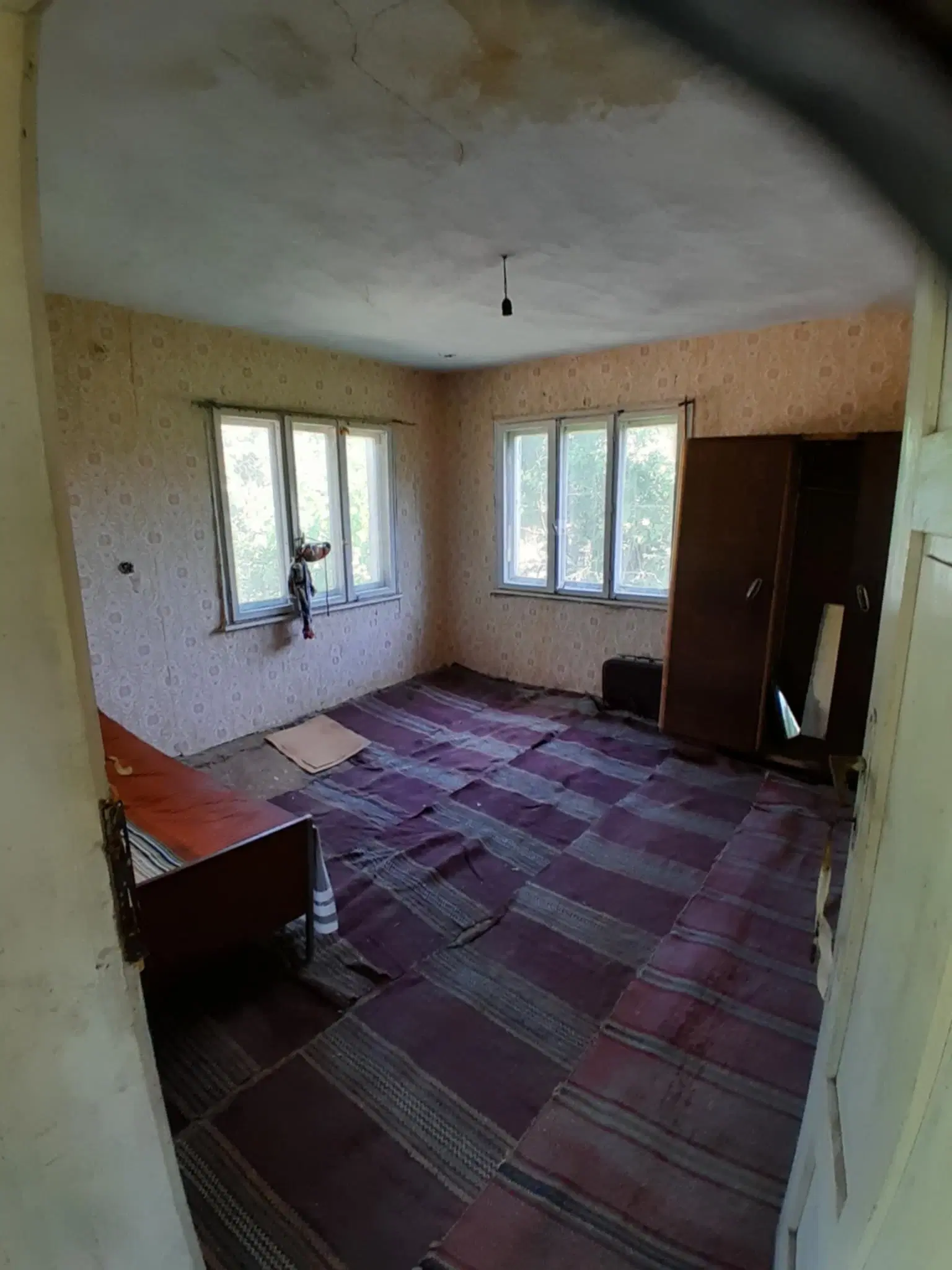 Lion's huis, bijgebouw en 1.050 m² grond in Rakovitsa, Vidin - Bulgarije