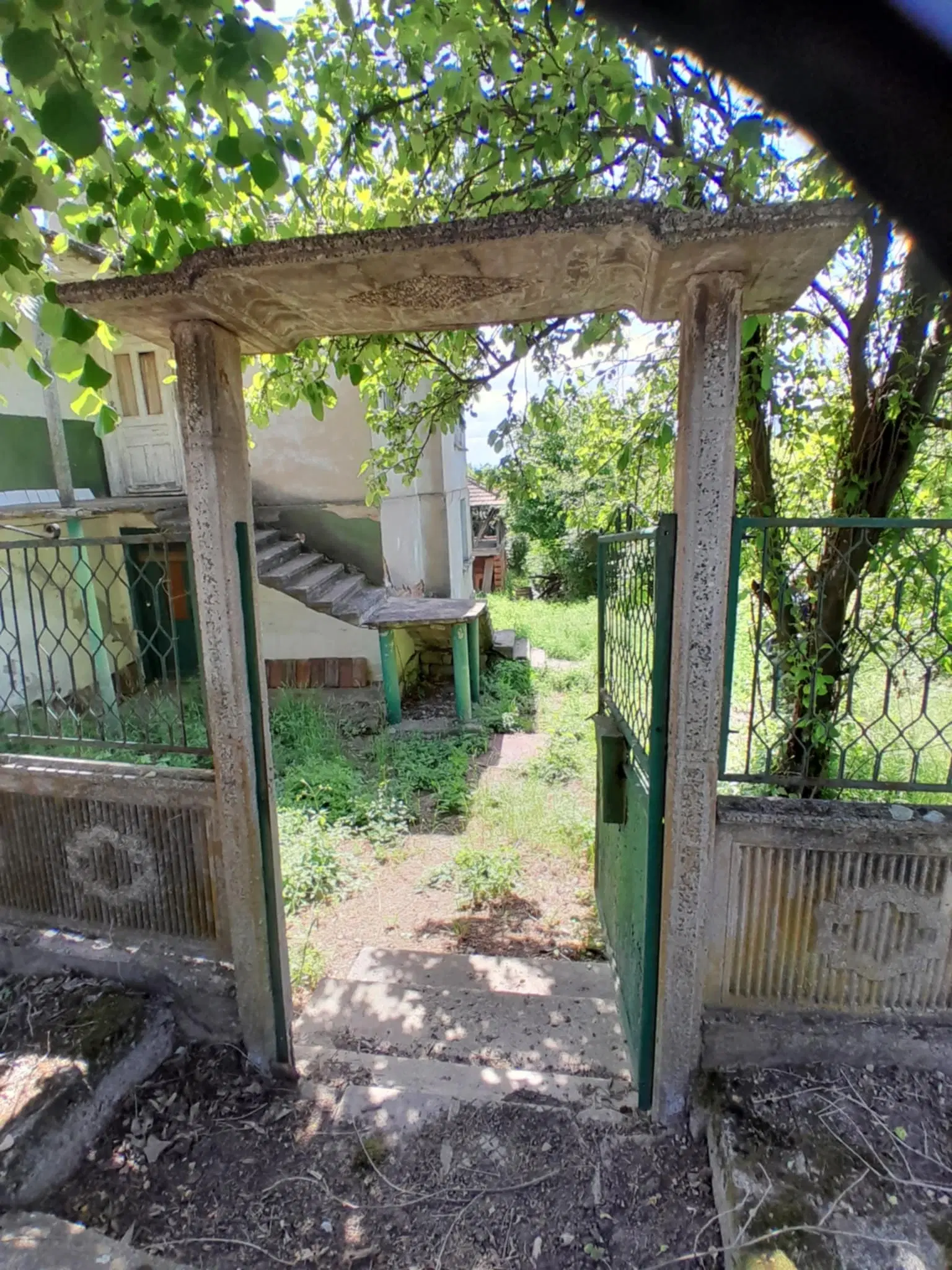 Lion's huis, bijgebouw en 1.050 m² grond in Rakovitsa, Vidin - Bulgarije
