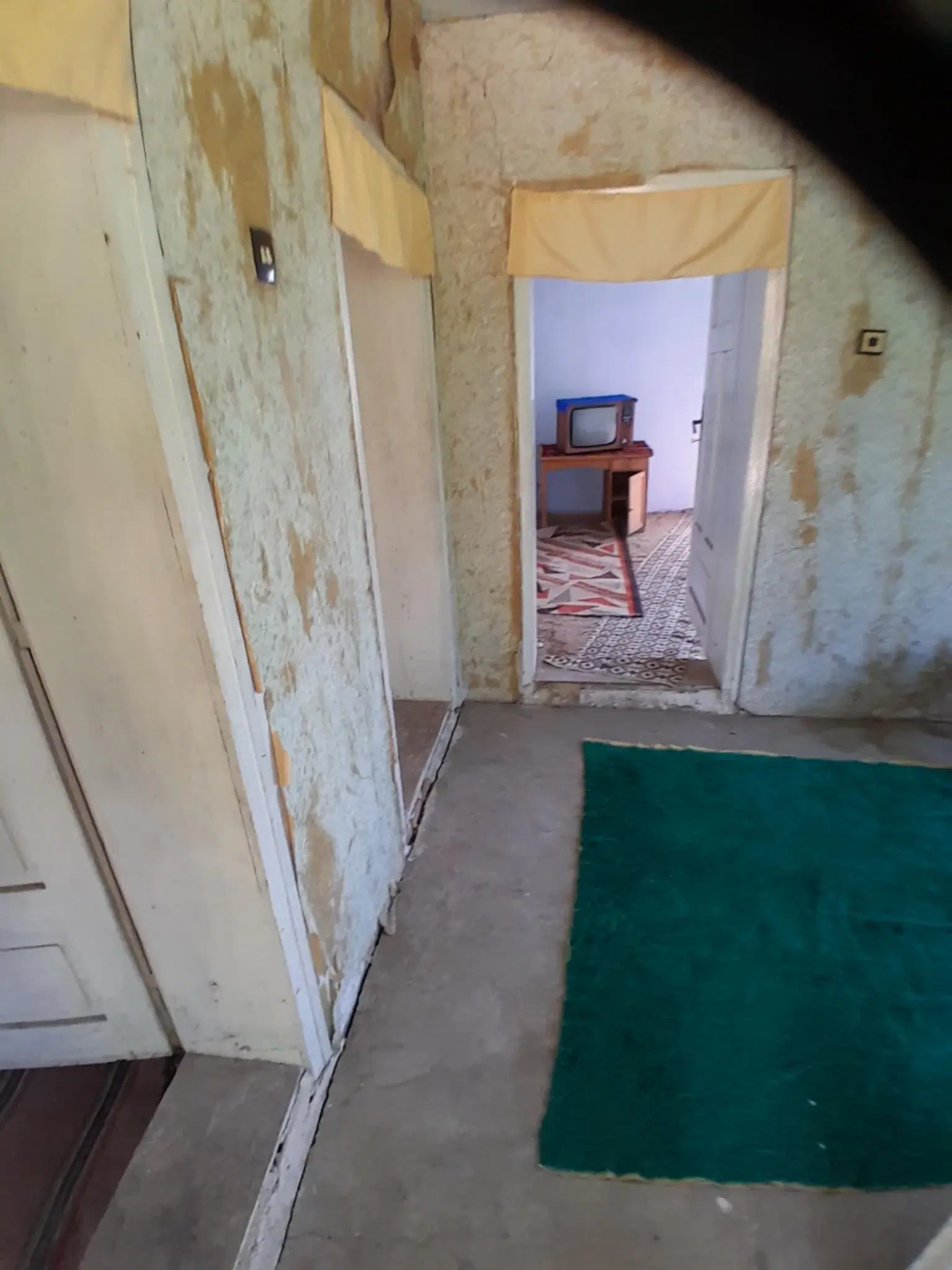 Lion's huis, bijgebouw en 1.050 m² grond in Rakovitsa, Vidin - Bulgarije
