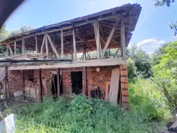 Lion's huis, bijgebouw en 1.050 m² grond in Rakovitsa, Vidin - Bulgarije