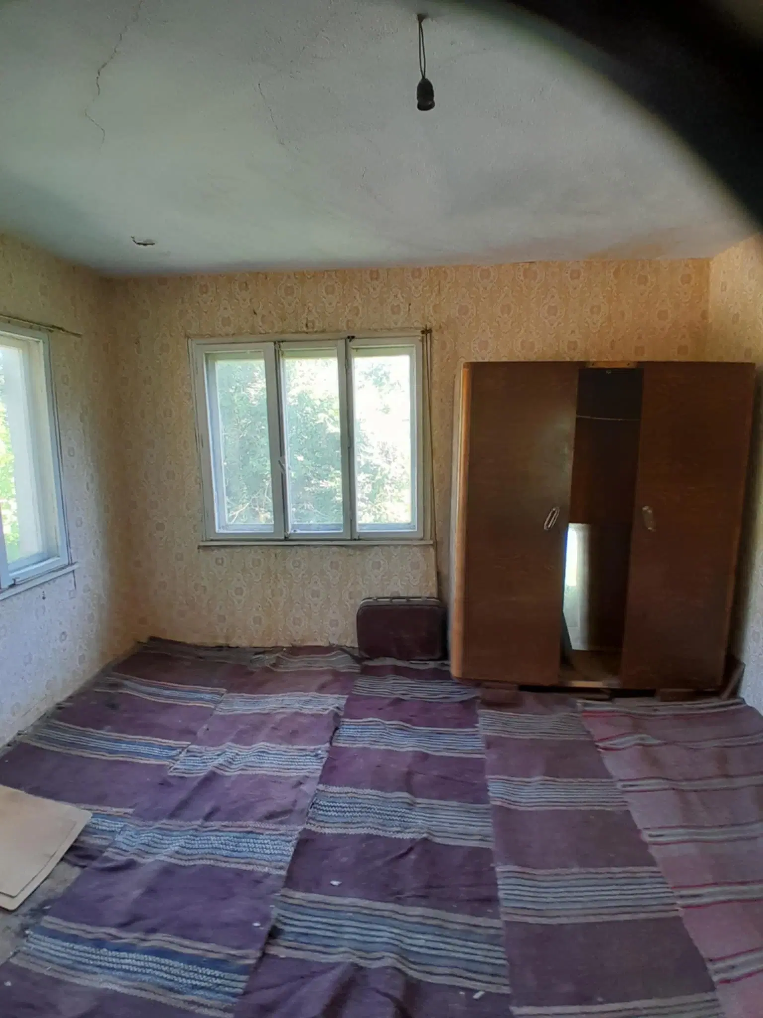 Lion's huis, bijgebouw en 1.050 m² grond in Rakovitsa, Vidin - Bulgarije