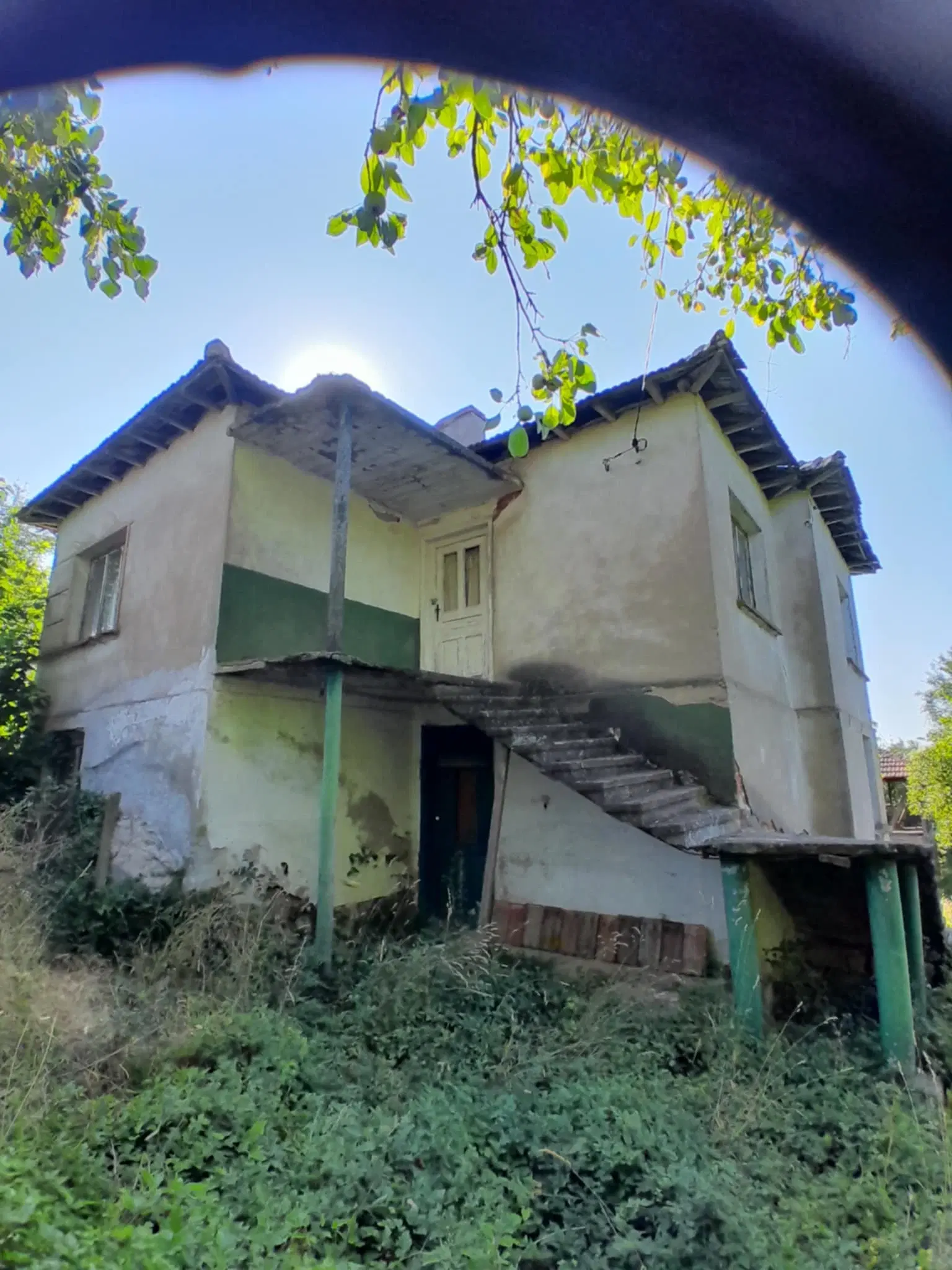 Lion's huis, bijgebouw en 1.050 m² grond in Rakovitsa, Vidin - Bulgarije