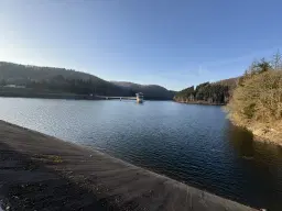 Vrijstaand gebouw in het heuvelachtige Schleusegrund - Duitsland