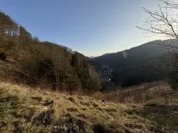 Vrijstaand gebouw in het heuvelachtige Schleusegrund - Duitsland