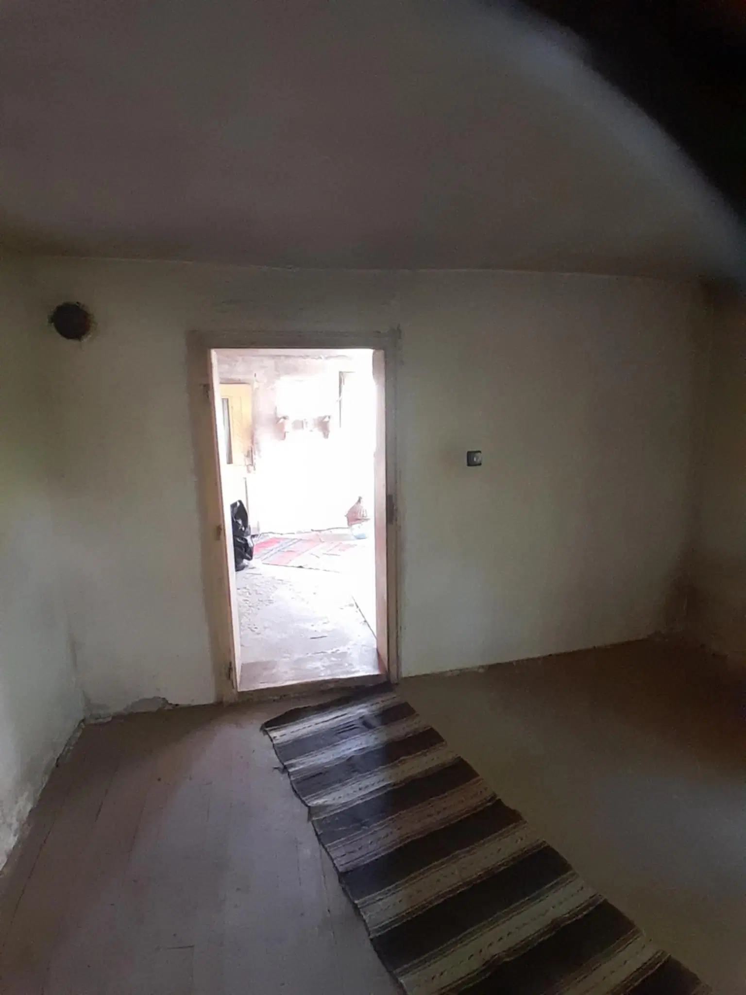 Eigendom aan de rivier met 2 huizen, bijgebouw en 1.100 m² grond in Podgore, Vidin - Bulgarije