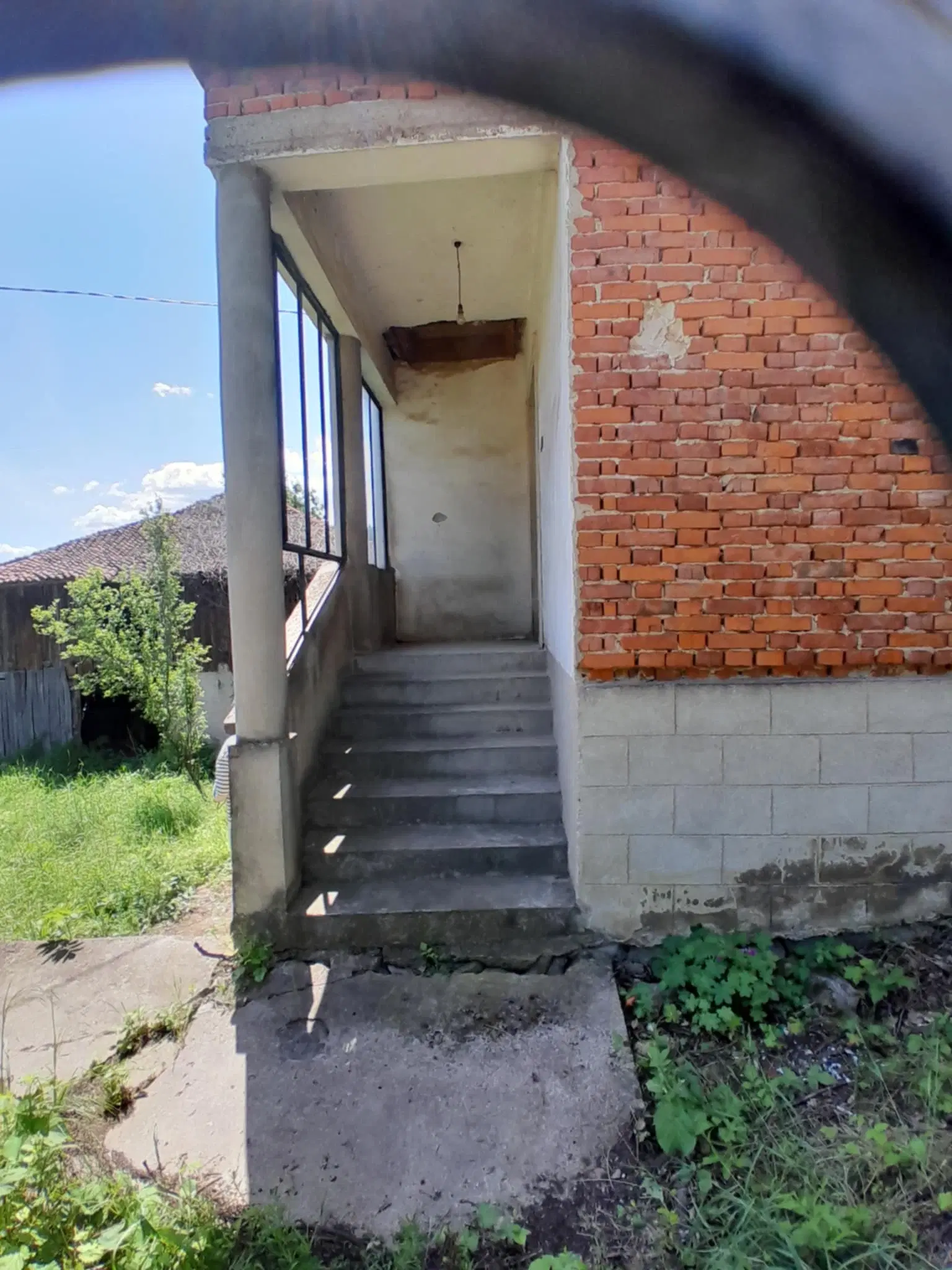 Eigendom aan de rivier met 2 huizen, bijgebouw en 1.100 m² grond in Podgore, Vidin - Bulgarije