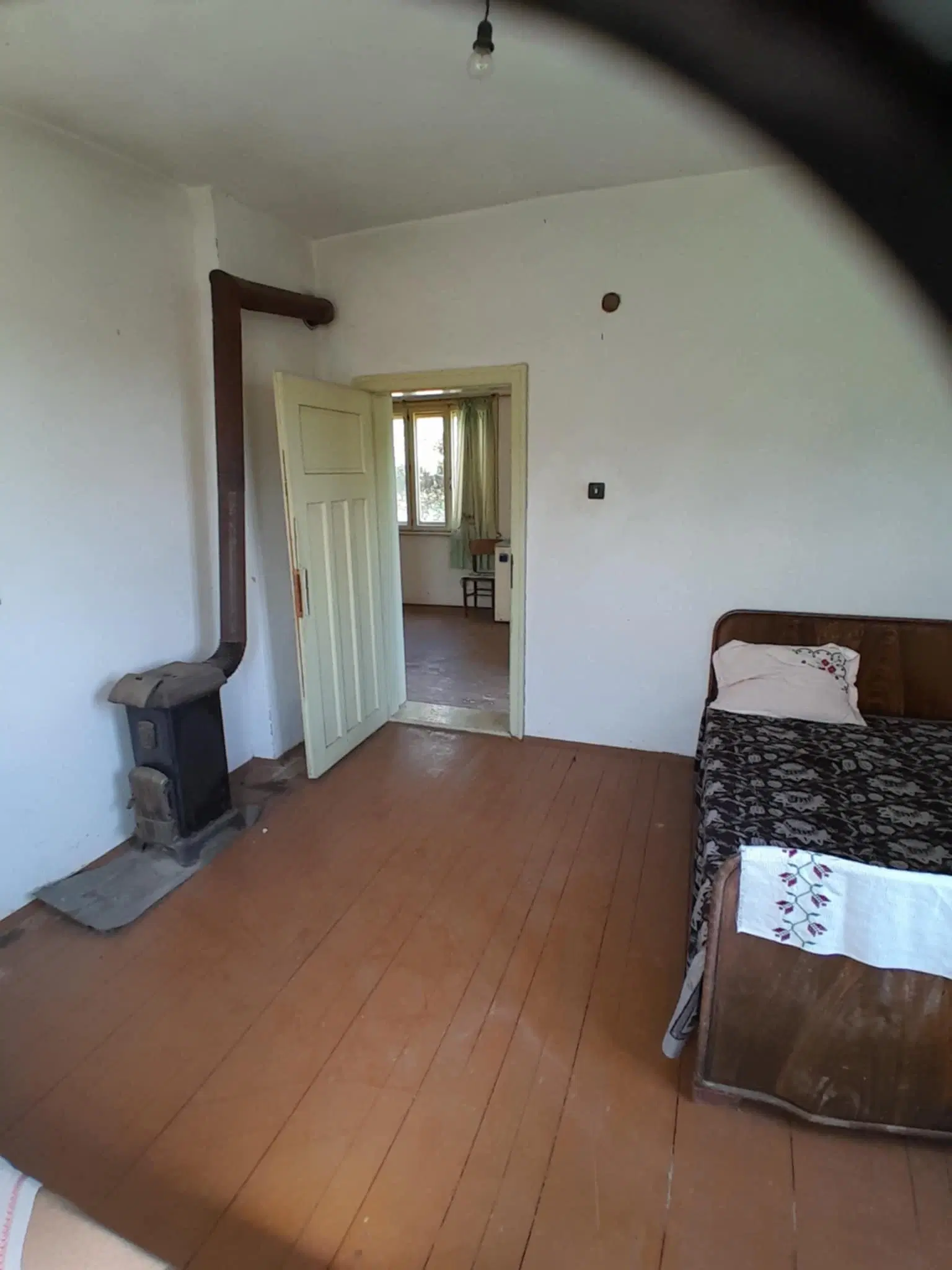 Eigendom aan de rivier met 2 huizen, bijgebouw en 1.100 m² grond in Podgore, Vidin - Bulgarije