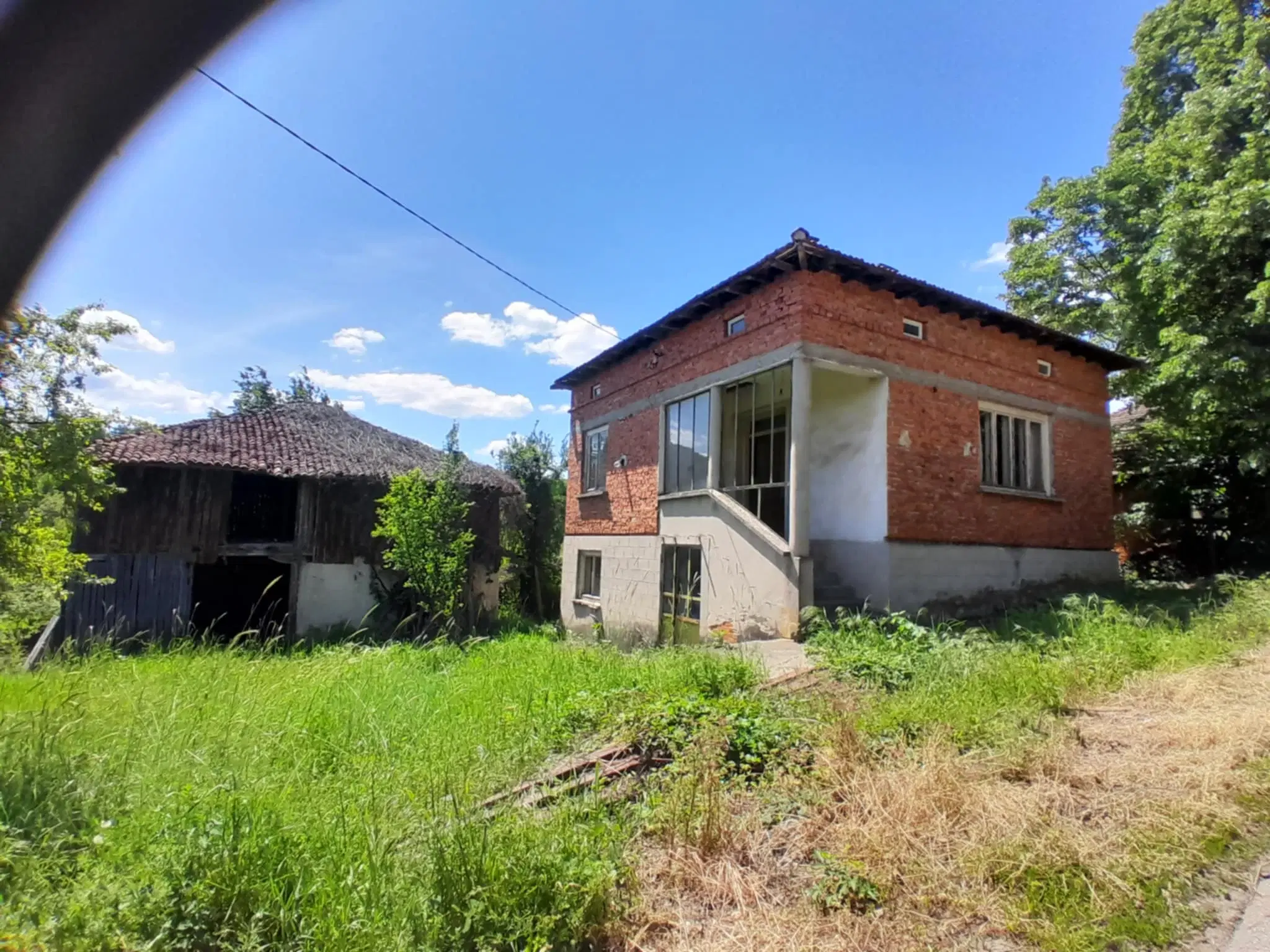 Eigendom aan de rivier met 2 huizen, bijgebouw en 1.100 m² grond in Podgore, Vidin - Bulgarije