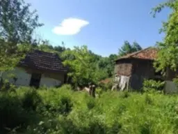 Eigendom aan de rivier met 2 huizen, bijgebouw en 1.100 m² grond in Podgore, Vidin - Bulgarije