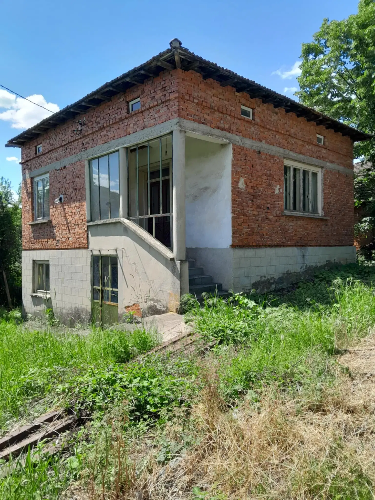 Eigendom aan de rivier met 2 huizen, bijgebouw en 1.100 m² grond in Podgore, Vidin - Bulgarije