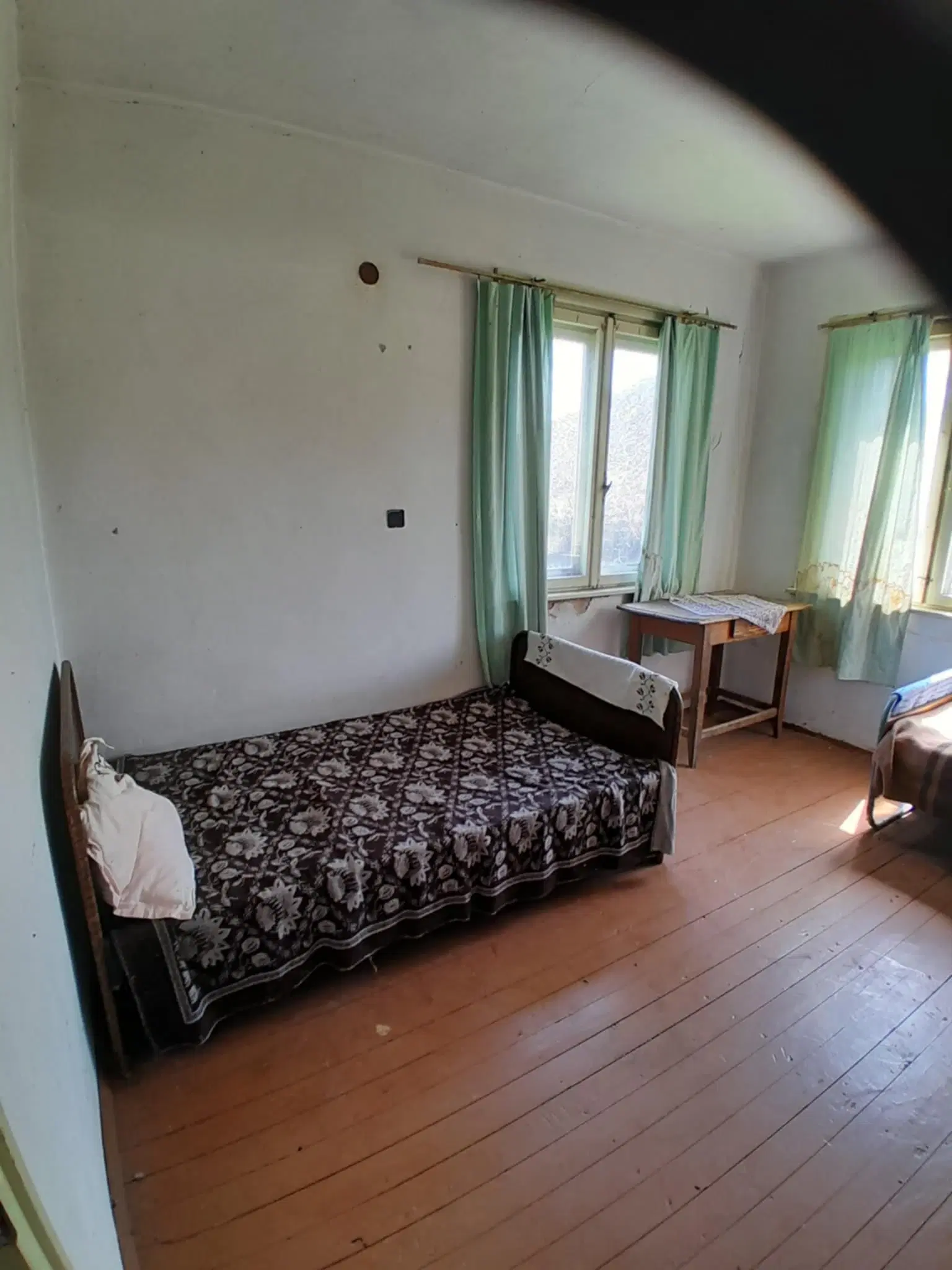 Eigendom aan de rivier met 2 huizen, bijgebouw en 1.100 m² grond in Podgore, Vidin - Bulgarije