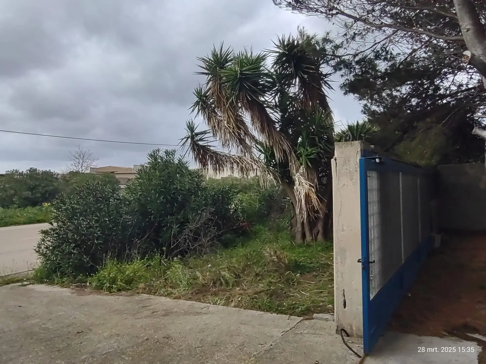 Industrieterrein met loods in het havengebied van Porto Torres (SS), Sardinië - Italië