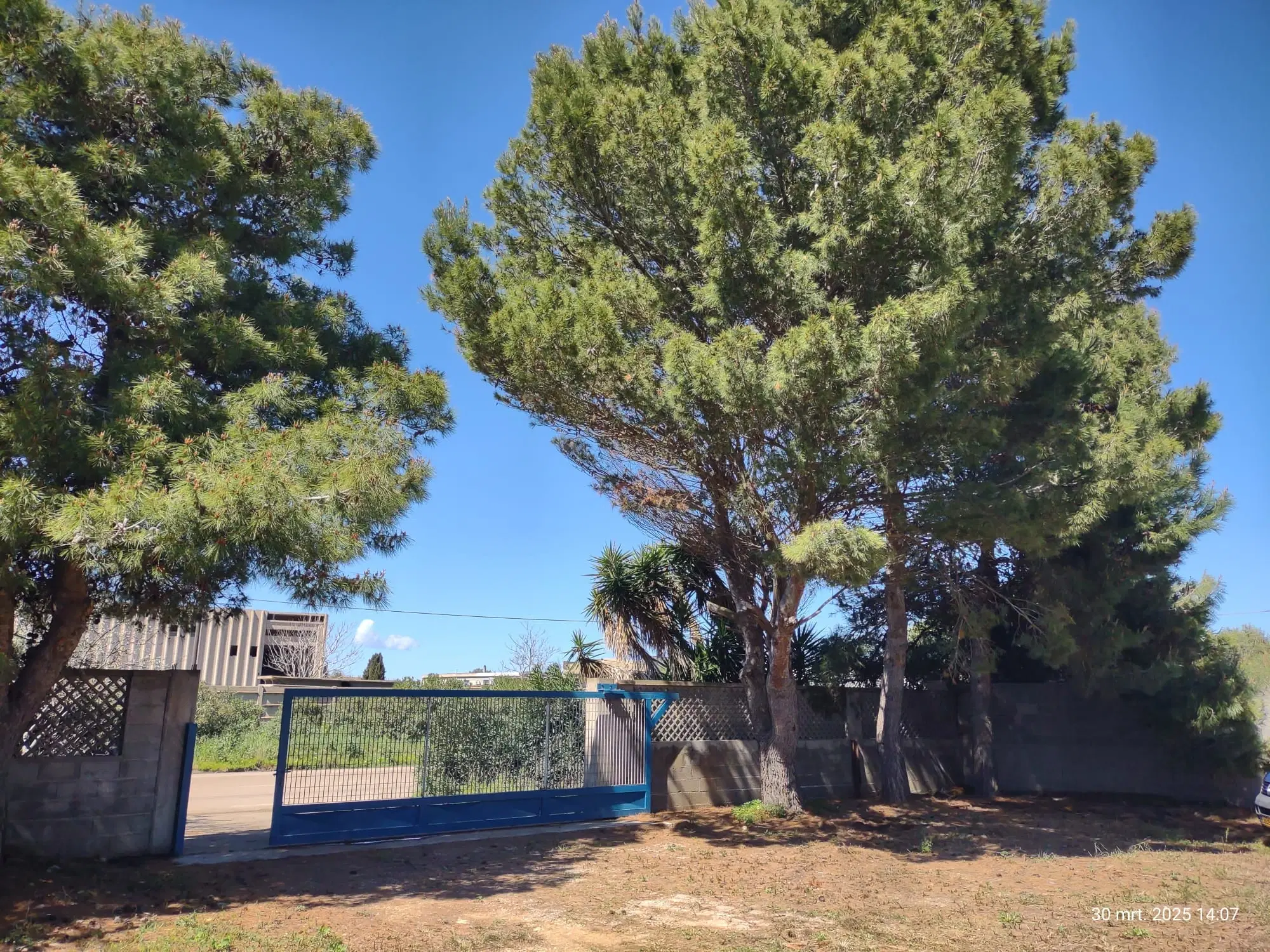 Industrieterrein met loods in het havengebied van Porto Torres (SS), Sardinië - Italië