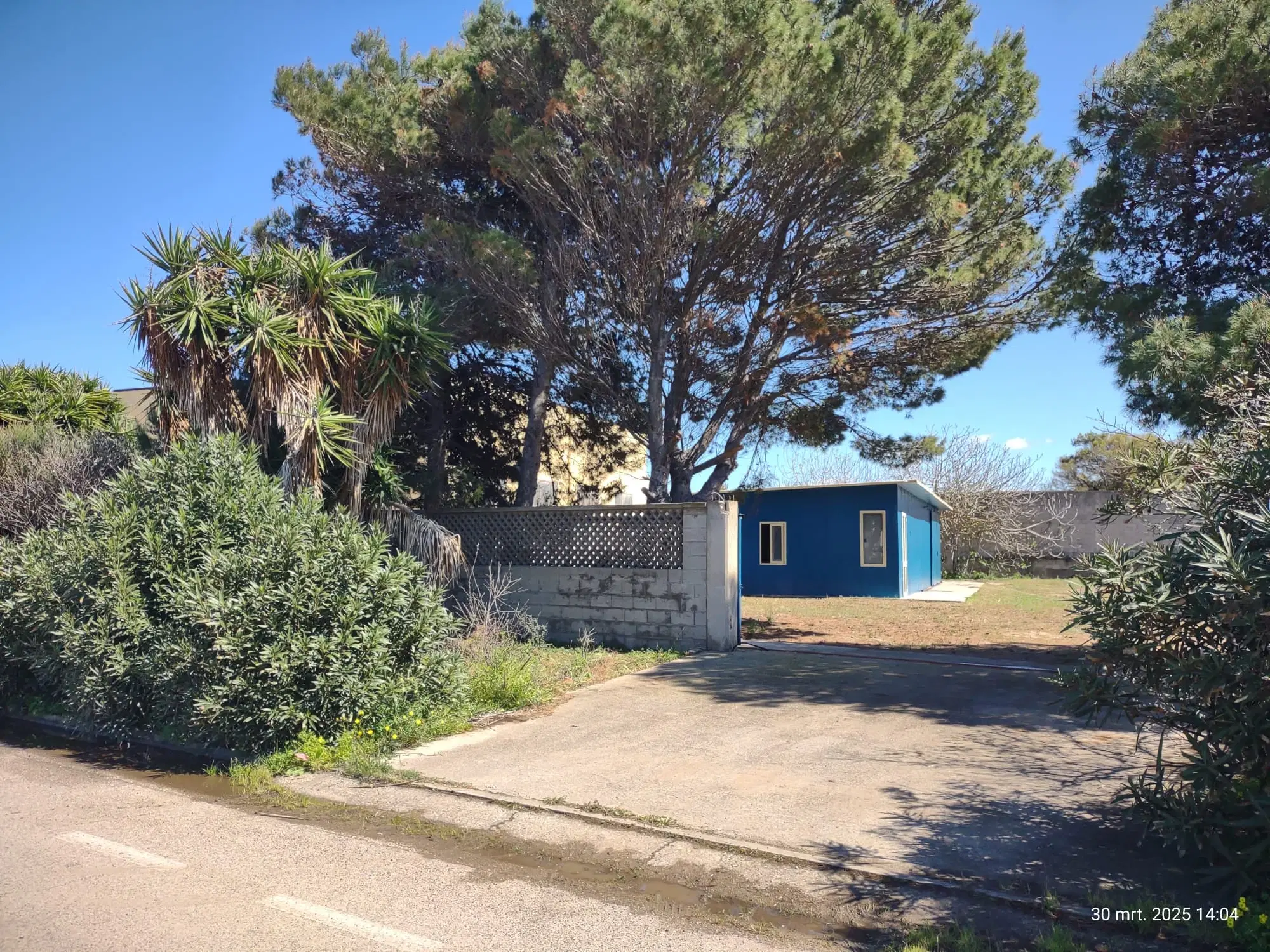 Industrieterrein met loods in het havengebied van Porto Torres (SS), Sardinië - Italië