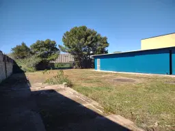 Industrieterrein met loods in het havengebied van Porto Torres (SS), Sardinië - Italië