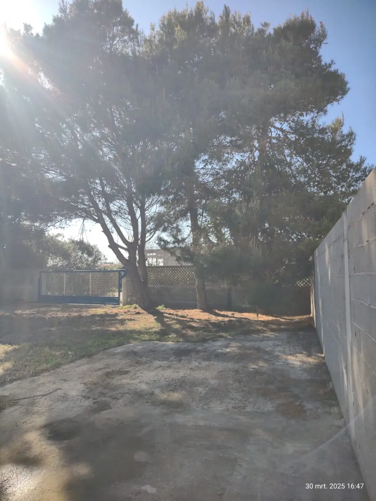 Industrieterrein met loods in het havengebied van Porto Torres (SS), Sardinië - Italië