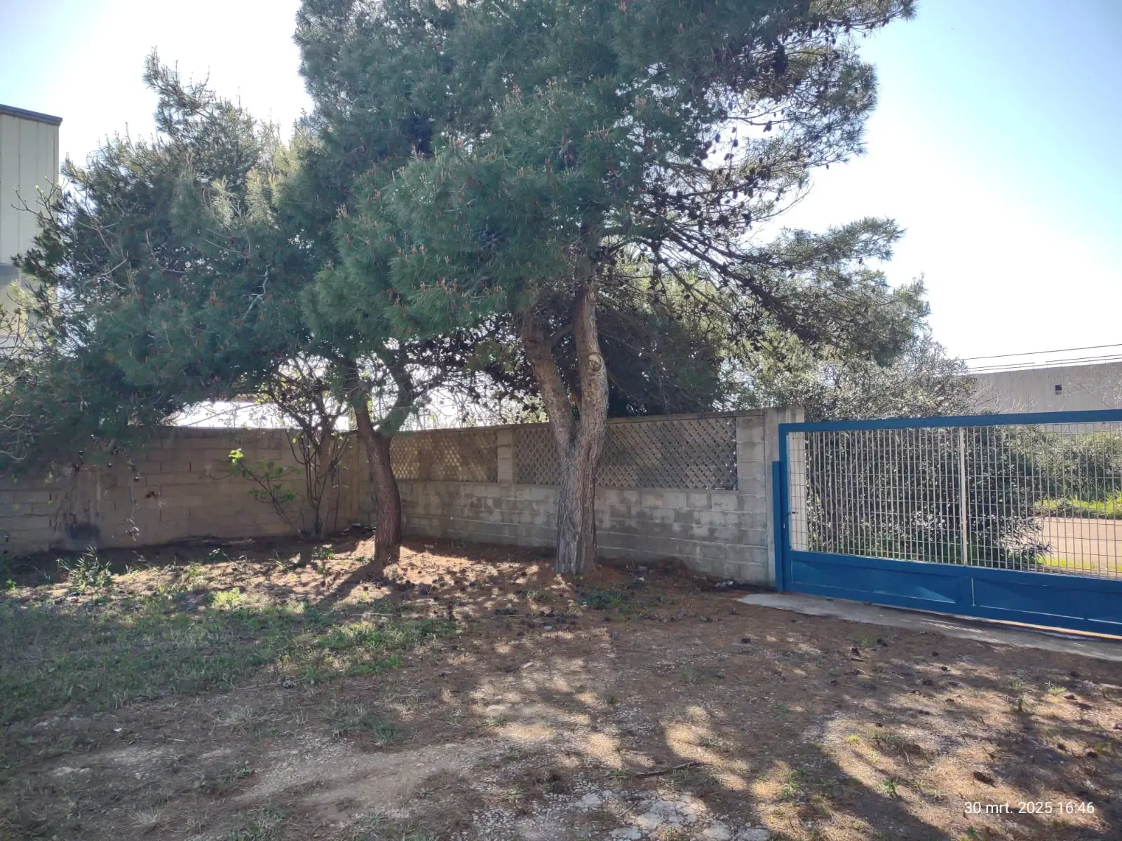 Industrieterrein met loods in het havengebied van Porto Torres (SS), Sardinië - Italië