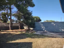 Industrieterrein met loods in het havengebied van Porto Torres (SS), Sardinië - Italië