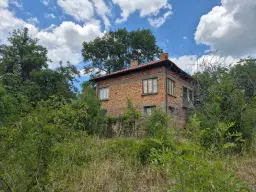 Afgelegen 2-laags huis + 1.550 m² grond in Perilovets, Vidin - Bulgarije