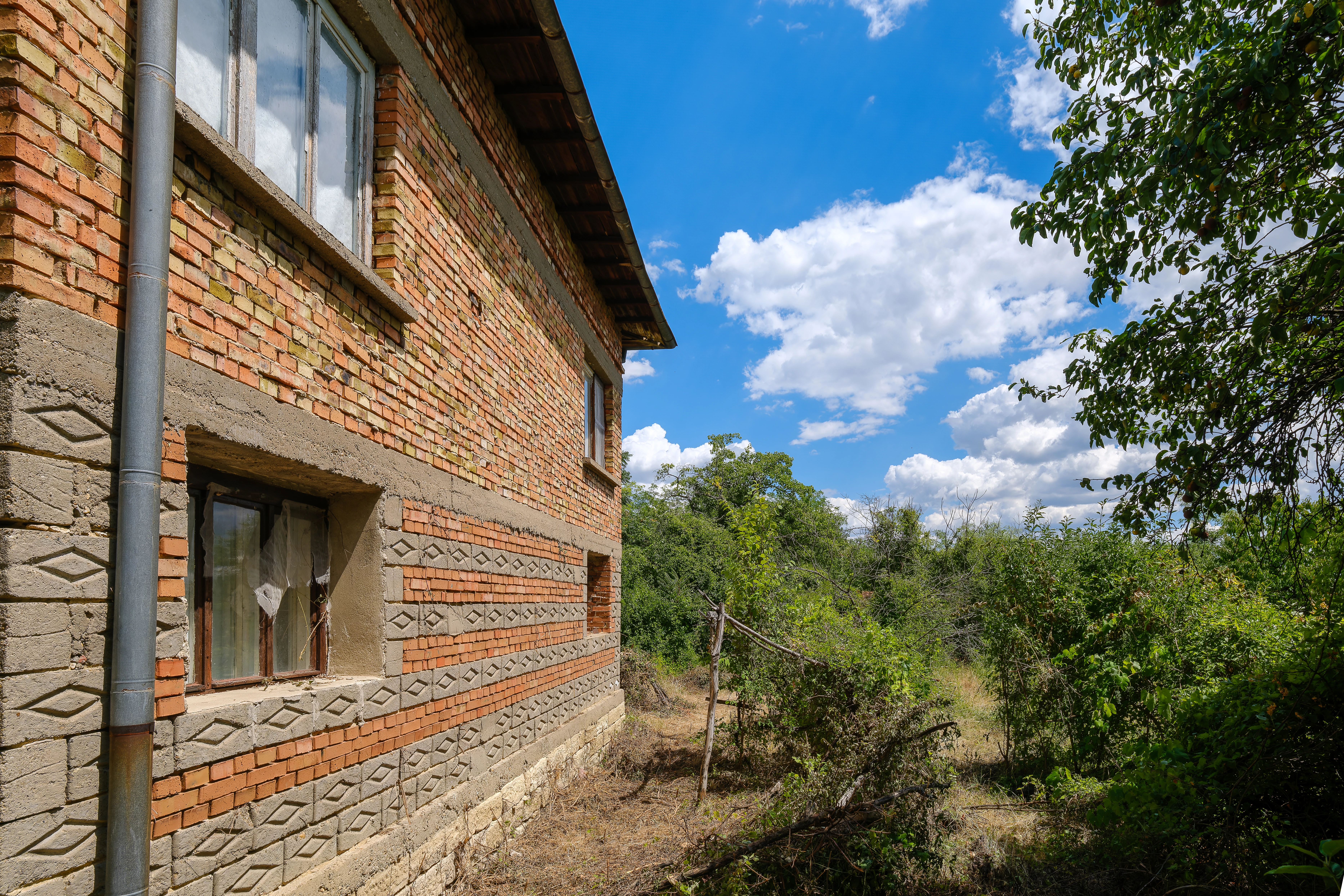 Afgelegen 2-laags huis + 1.550 m² grond in Perilovets, Vidin - Bulgarije