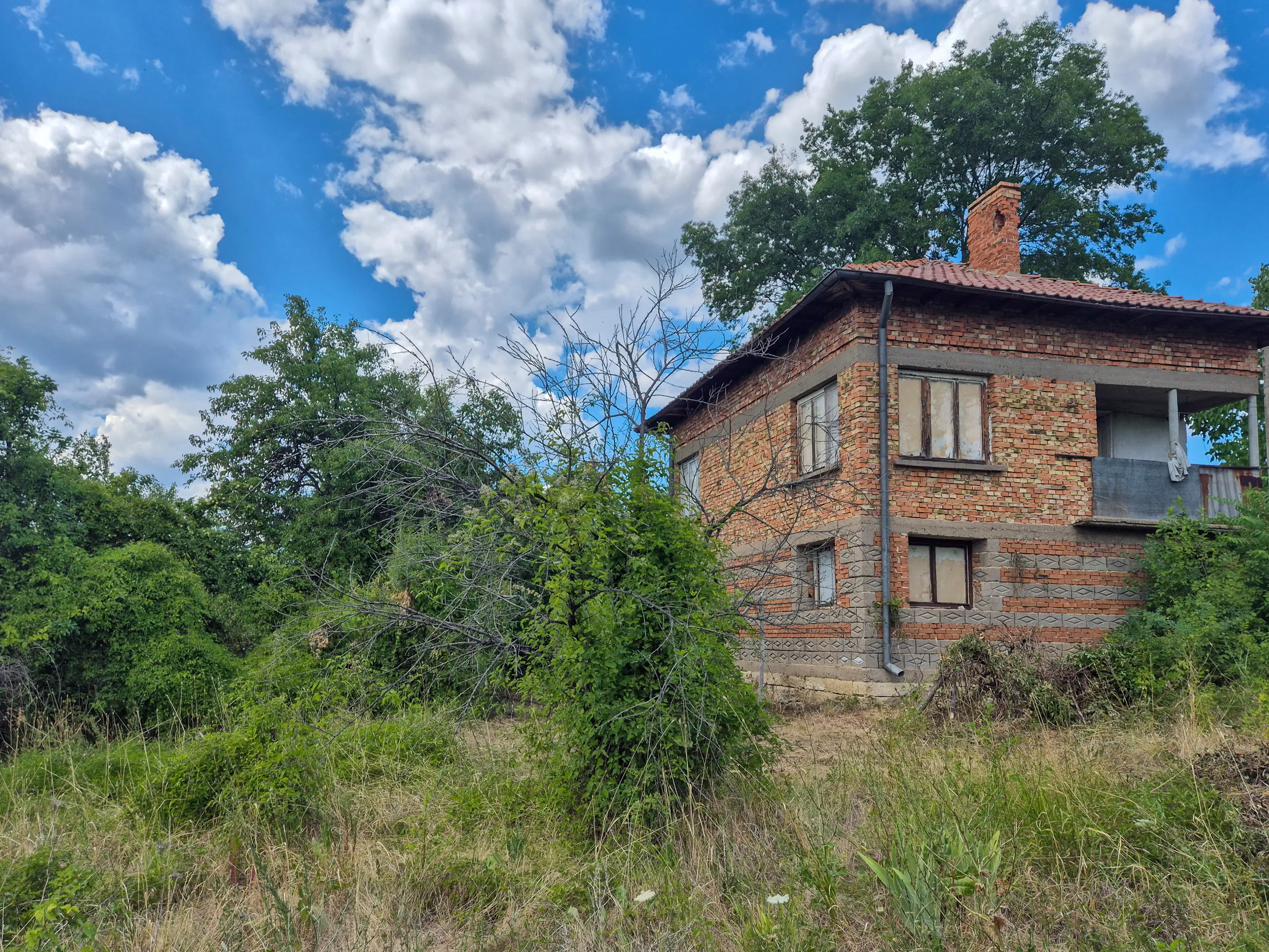 Afgelegen 2-laags huis + 1.550 m² grond in Perilovets, Vidin - Bulgarije