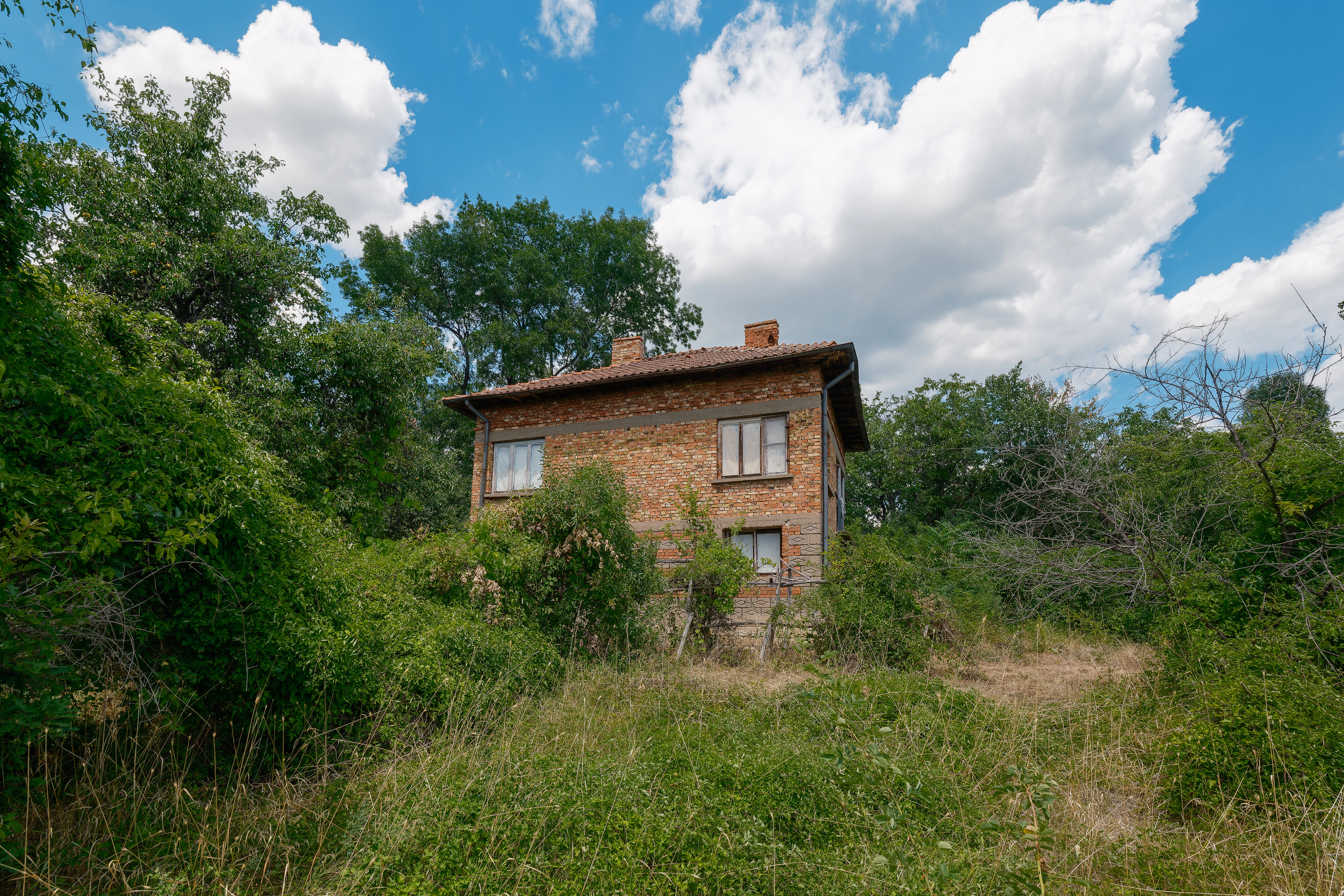 Afgelegen 2-laags huis + 1.550 m² grond in Perilovets, Vidin - Bulgarije