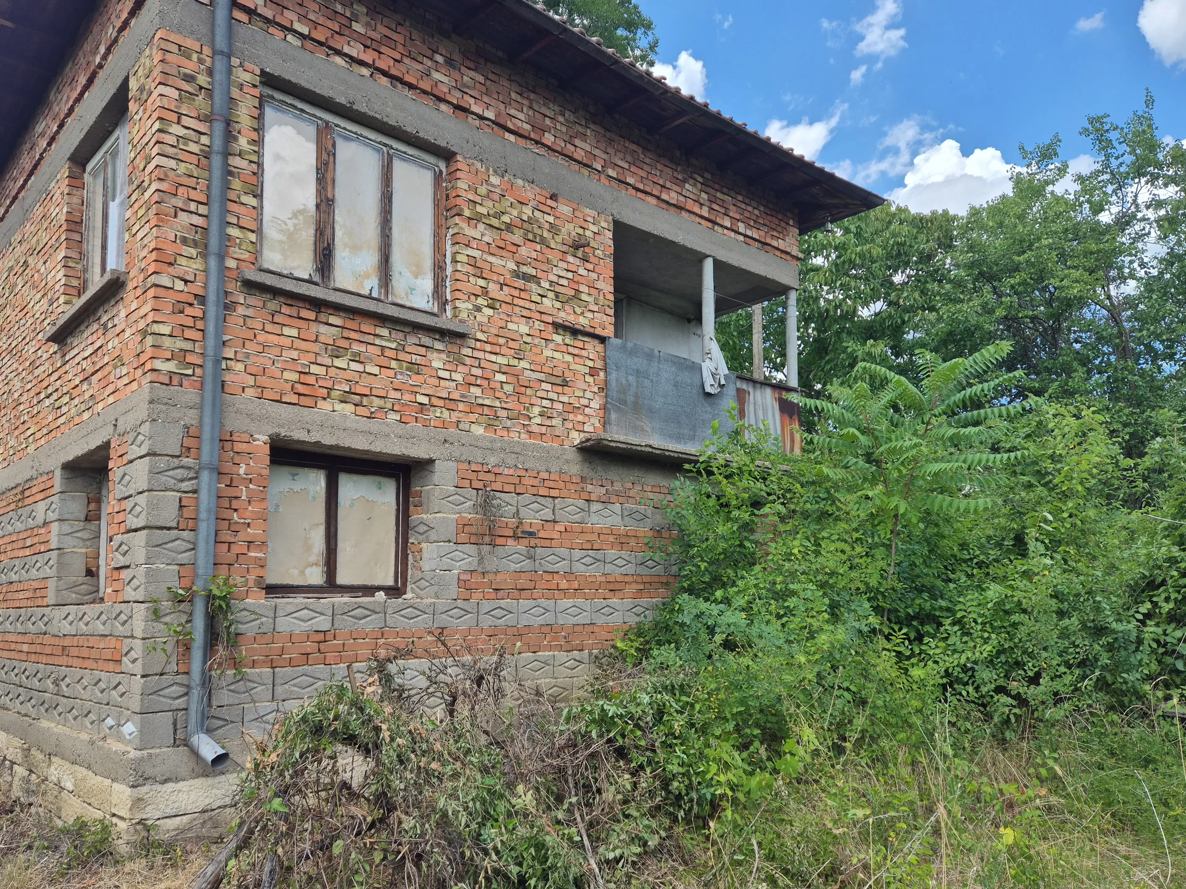 Afgelegen 2-laags huis + 1.550 m² grond in Perilovets, Vidin - Bulgarije