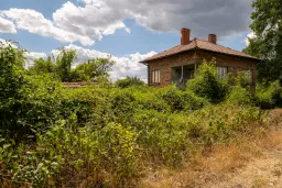 Afgelegen 2-laags huis + 1.550 m² grond in Perilovets, Vidin - Bulgarije