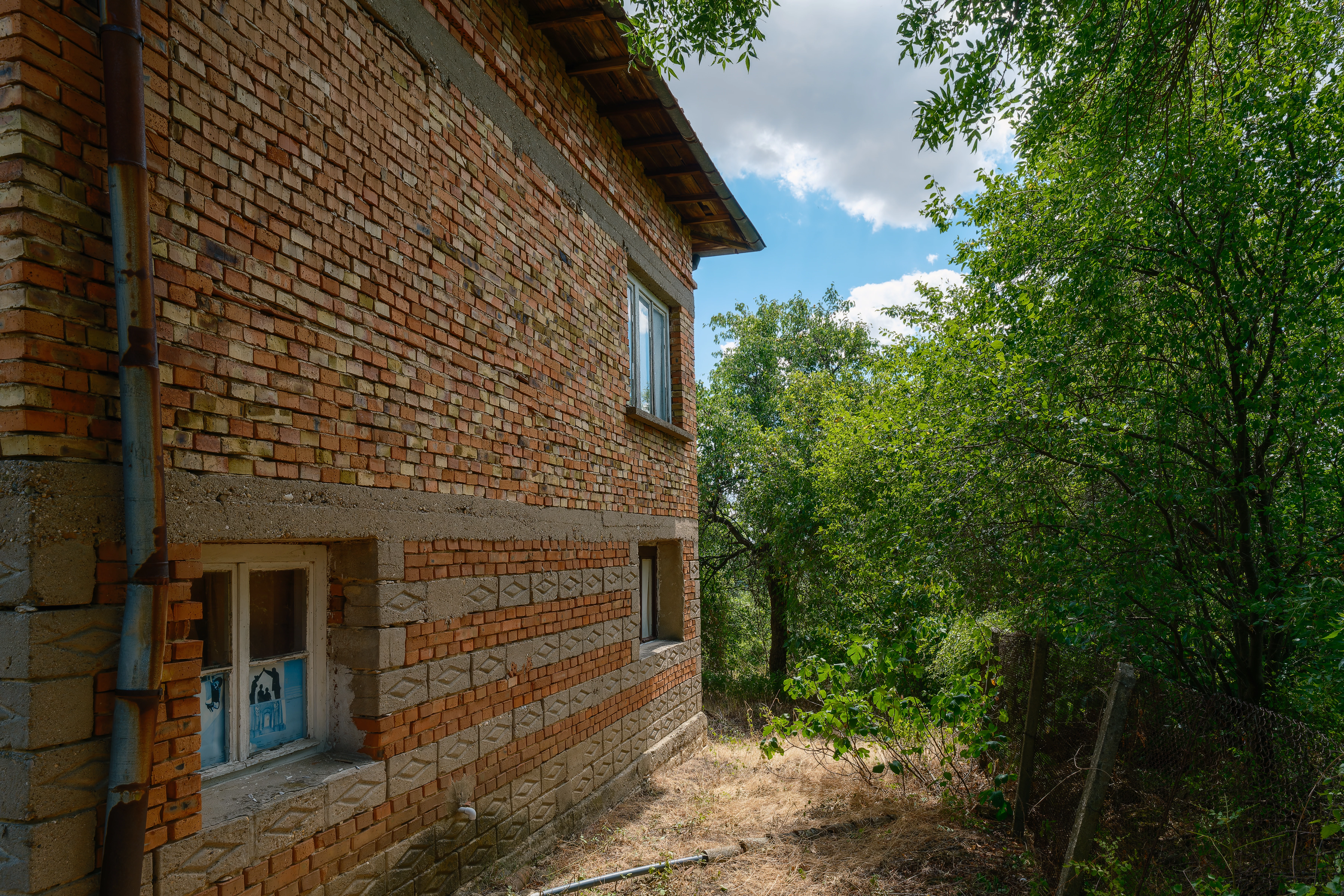 Afgelegen 2-laags huis + 1.550 m² grond in Perilovets, Vidin - Bulgarije