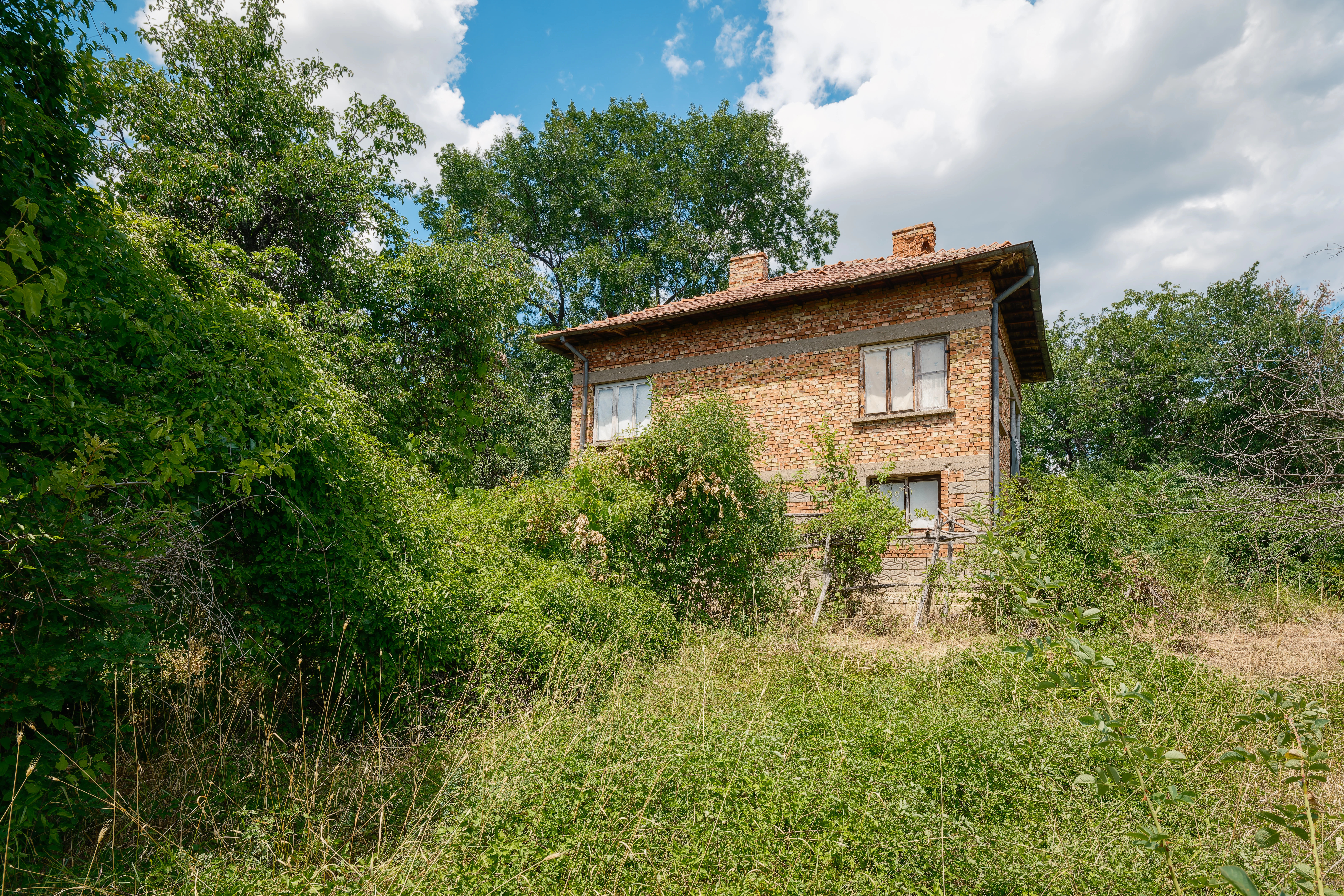 Afgelegen 2-laags huis + 1.550 m² grond in Perilovets, Vidin - Bulgarije