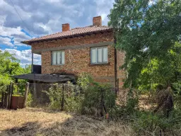 Afgelegen 2-laags huis + 1.550 m² grond in Perilovets, Vidin - Bulgarije