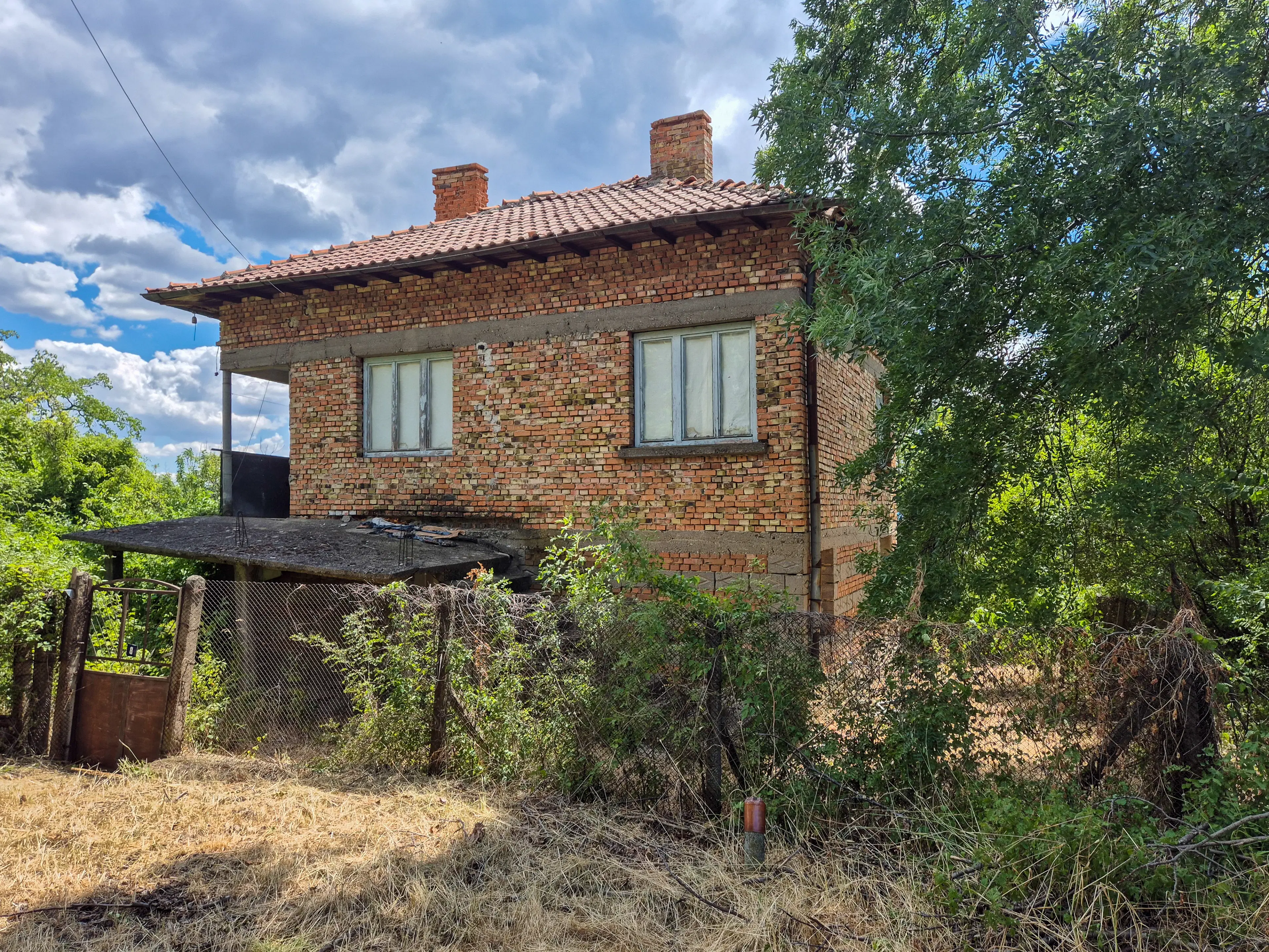 Afgelegen 2-laags huis + 1.550 m² grond in Perilovets, Vidin - Bulgarije