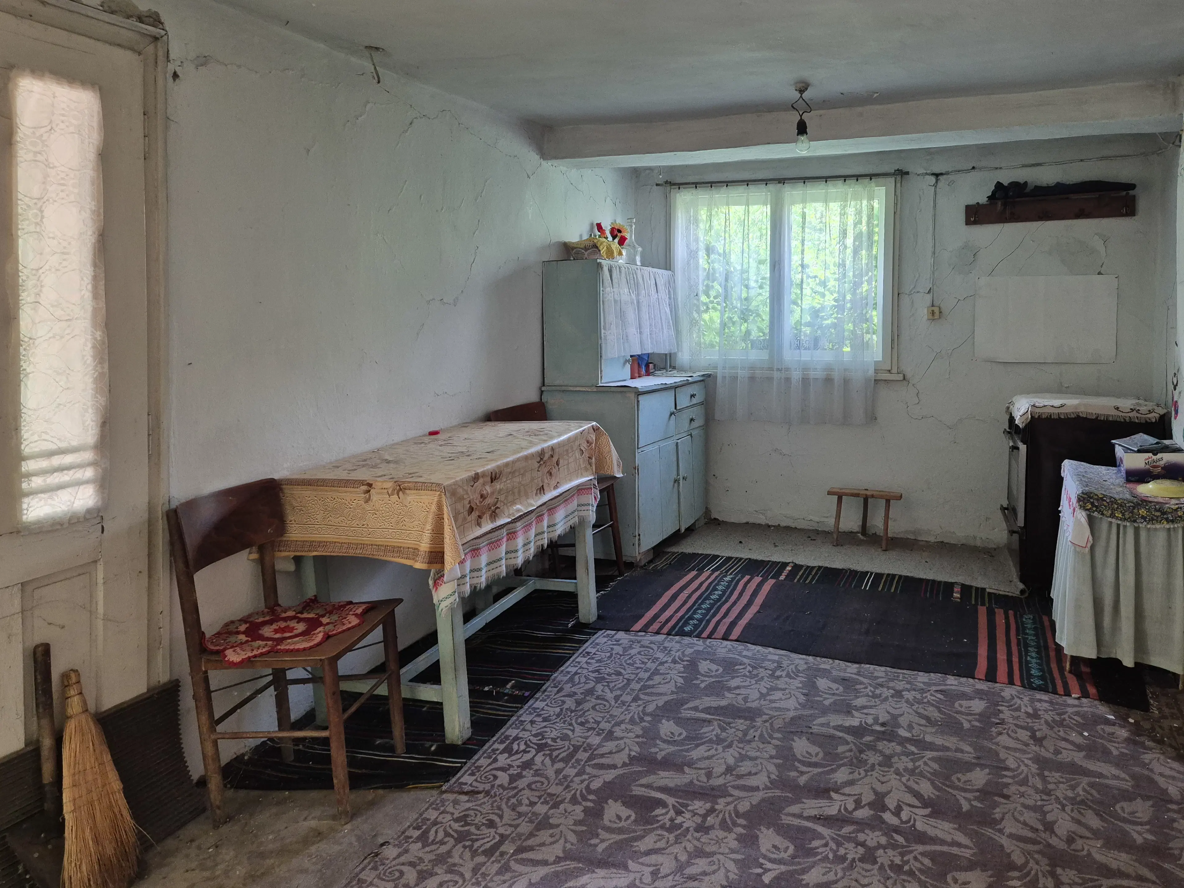 Afgelegen 2-laags huis + 1.550 m² grond in Perilovets, Vidin - Bulgarije