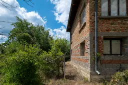 Afgelegen 2-laags huis + 1.550 m² grond in Perilovets, Vidin - Bulgarije