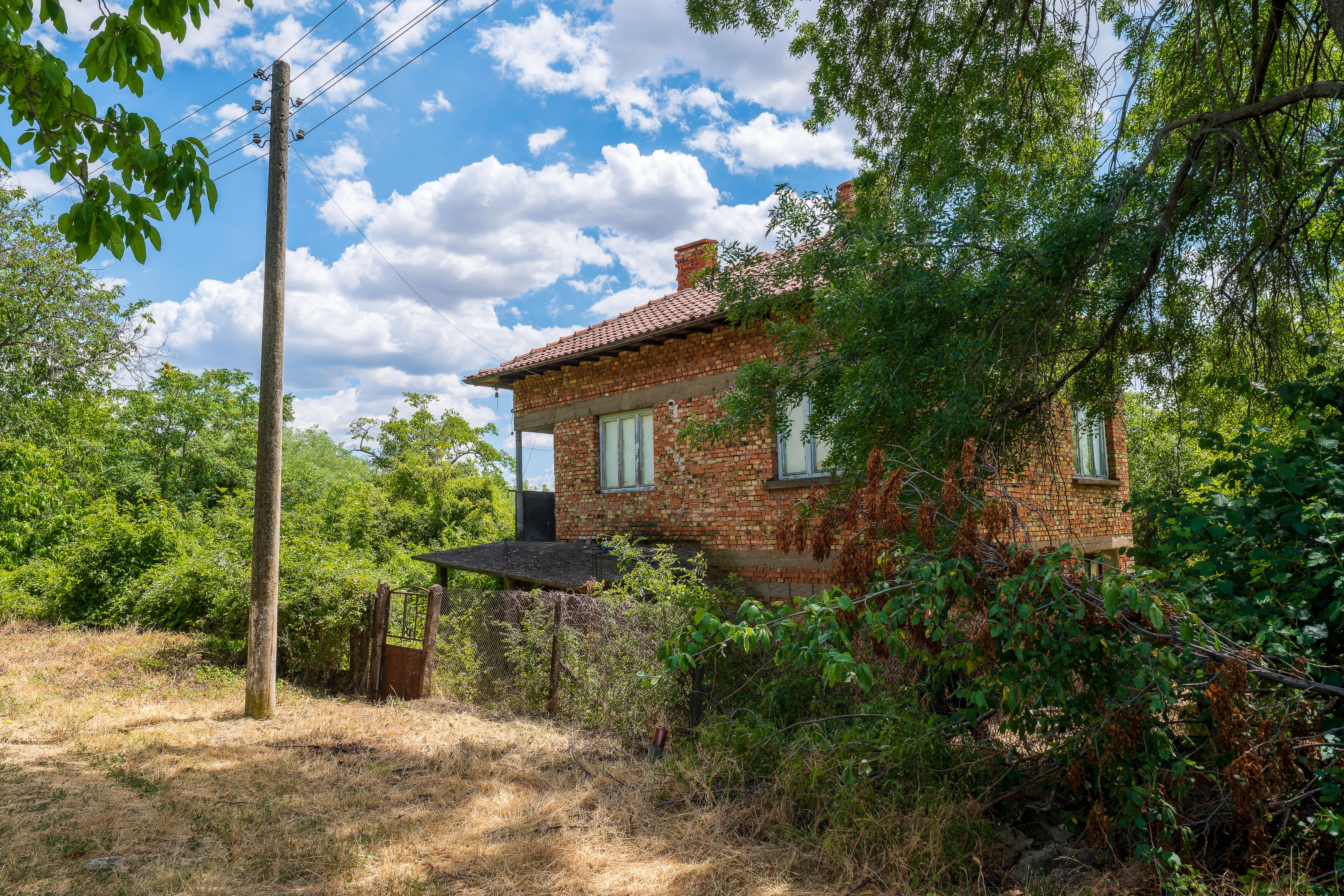 Afgelegen 2-laags huis + 1.550 m² grond in Perilovets, Vidin - Bulgarije