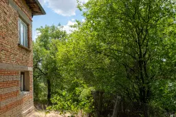 Afgelegen 2-laags huis + 1.550 m² grond in Perilovets, Vidin - Bulgarije