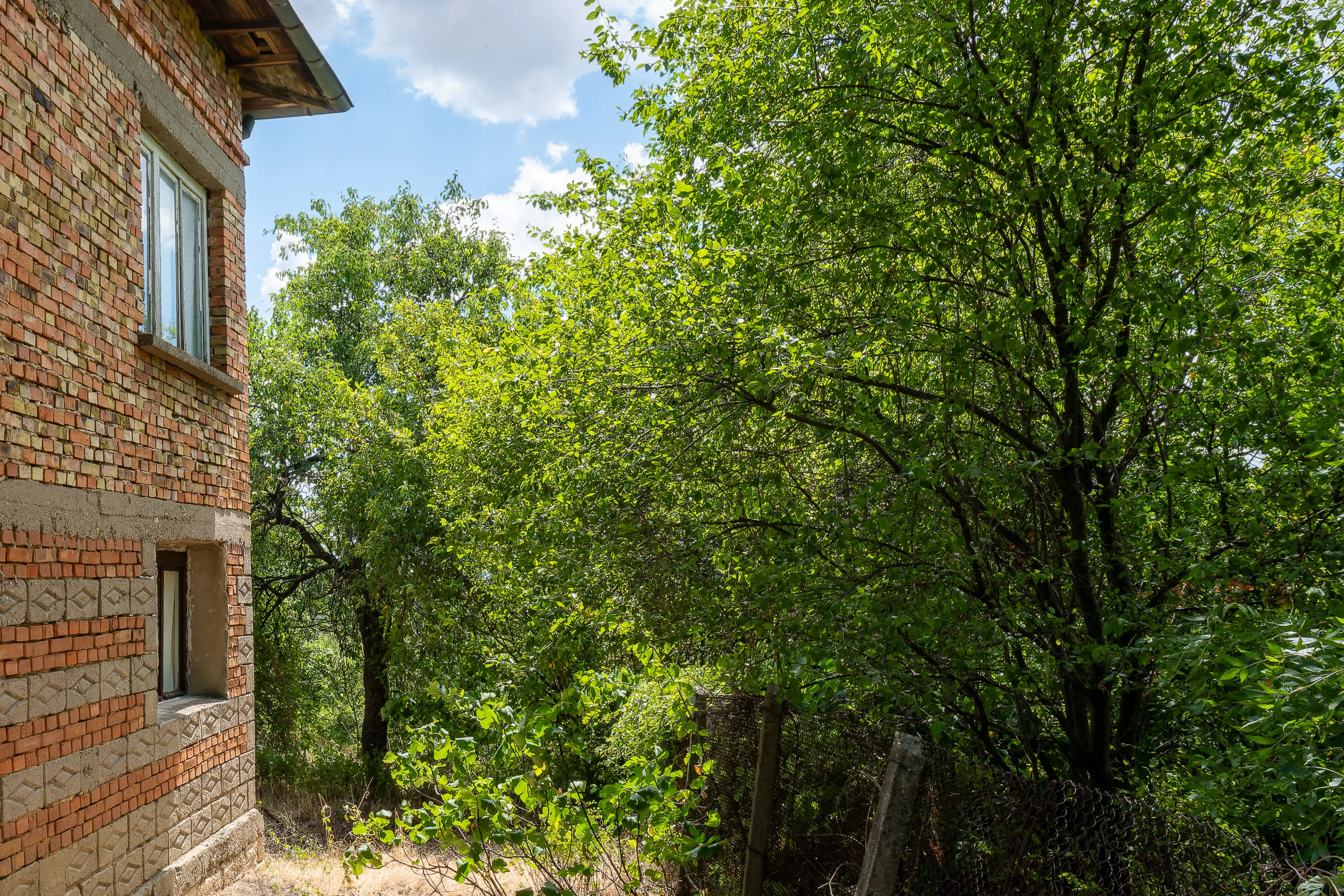 Afgelegen 2-laags huis + 1.550 m² grond in Perilovets, Vidin - Bulgarije