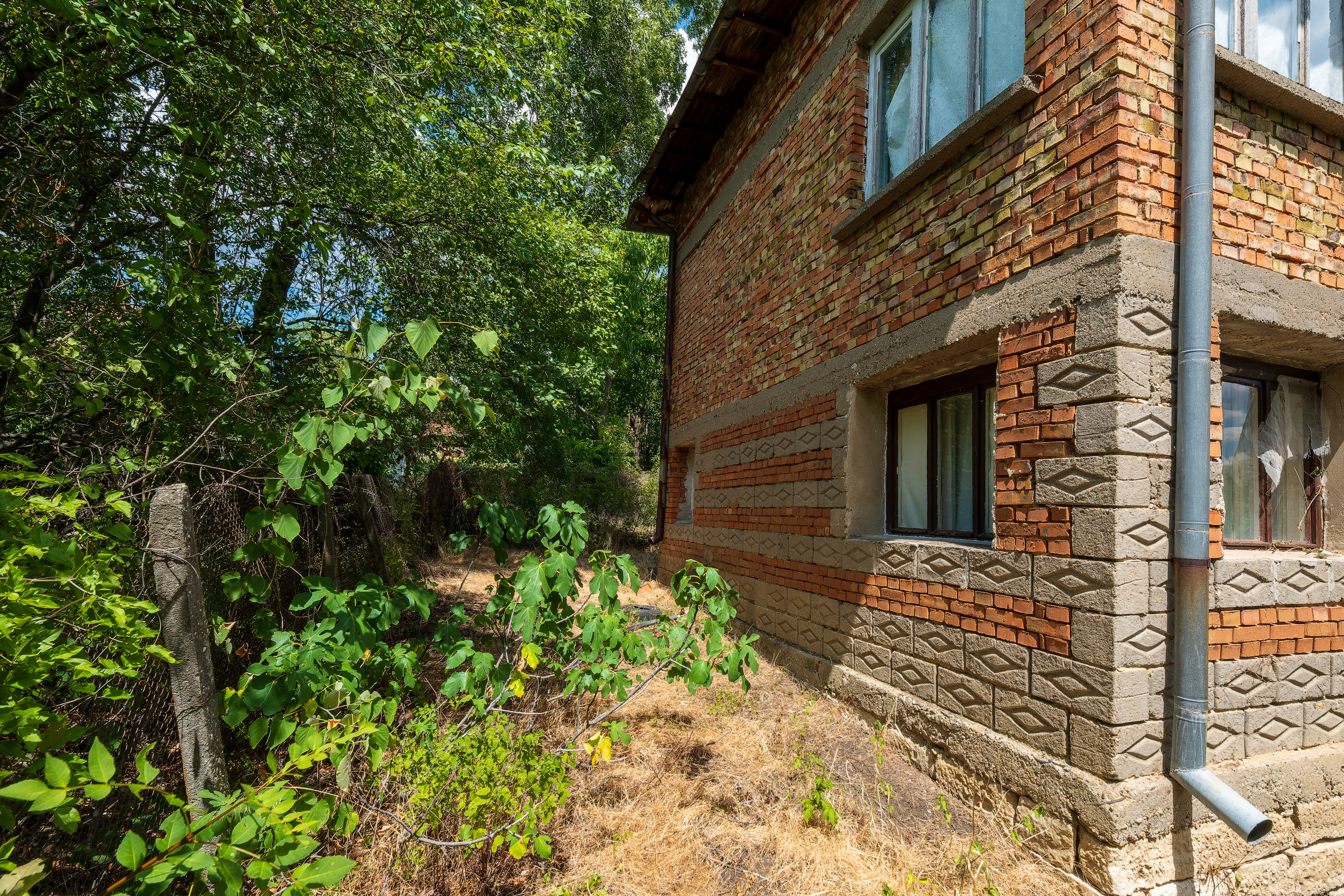 Afgelegen 2-laags huis + 1.550 m² grond in Perilovets, Vidin - Bulgarije