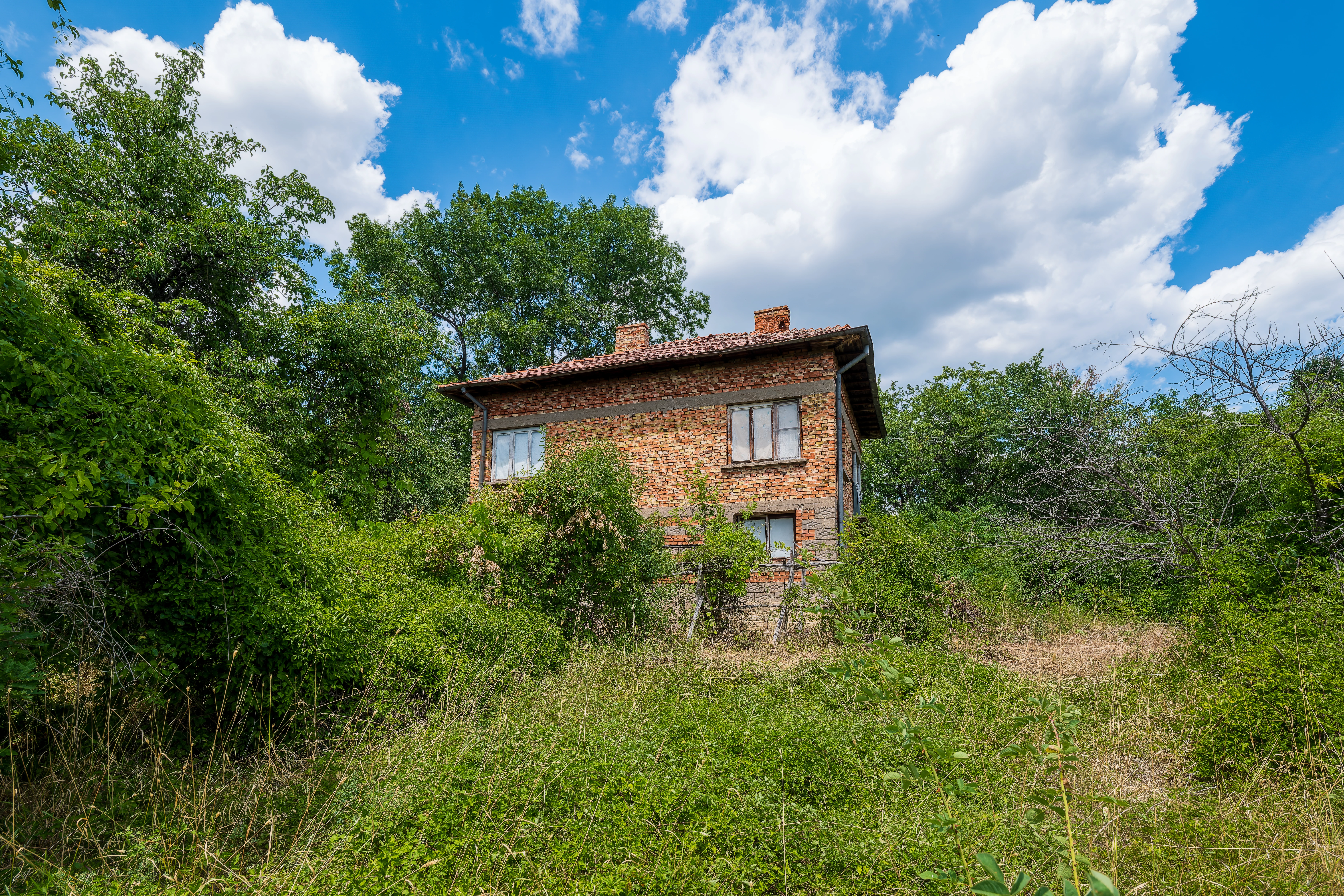 Afgelegen 2-laags huis + 1.550 m² grond in Perilovets, Vidin - Bulgarije